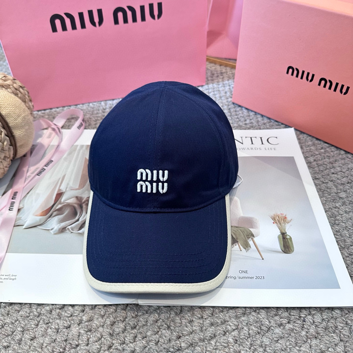 MIUMIU