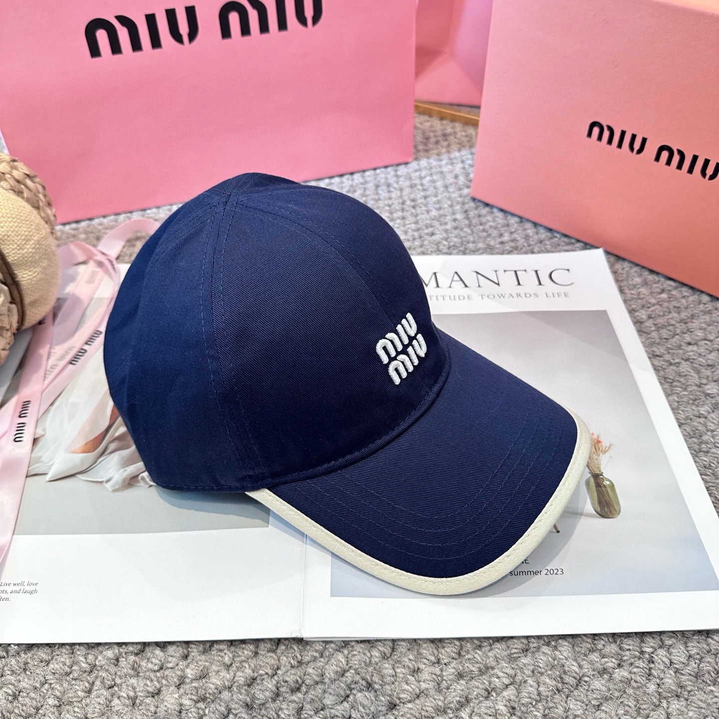 MIUMIU