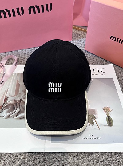 MIUMIU