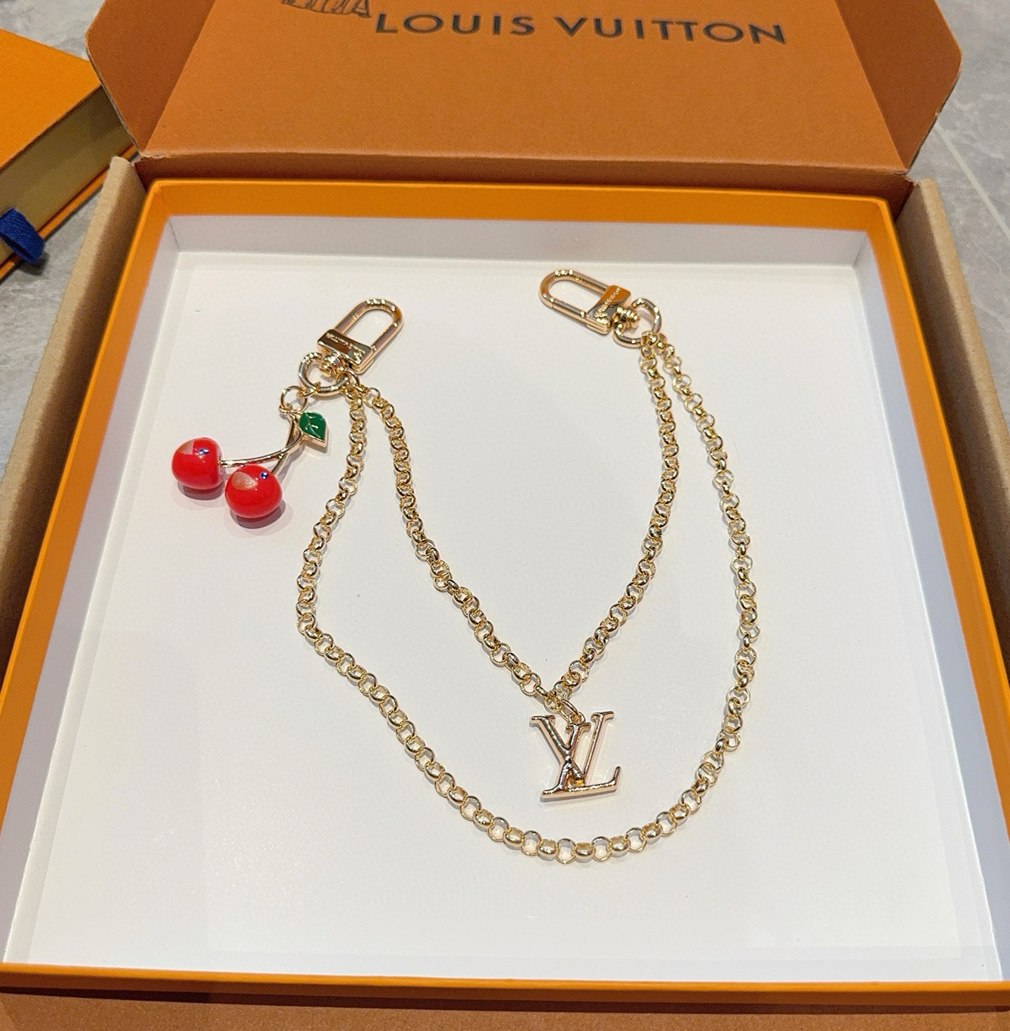 LOUIS VUITTON