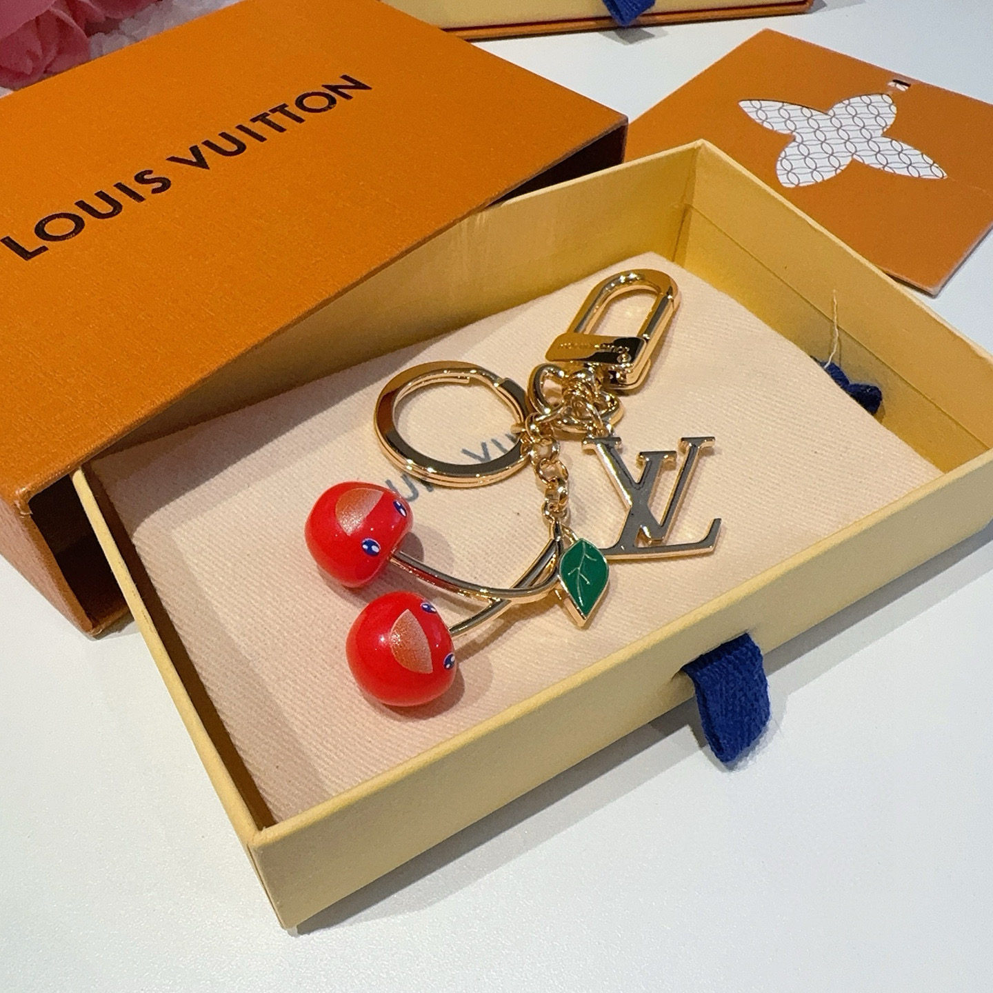 LOUIS VUITTON
