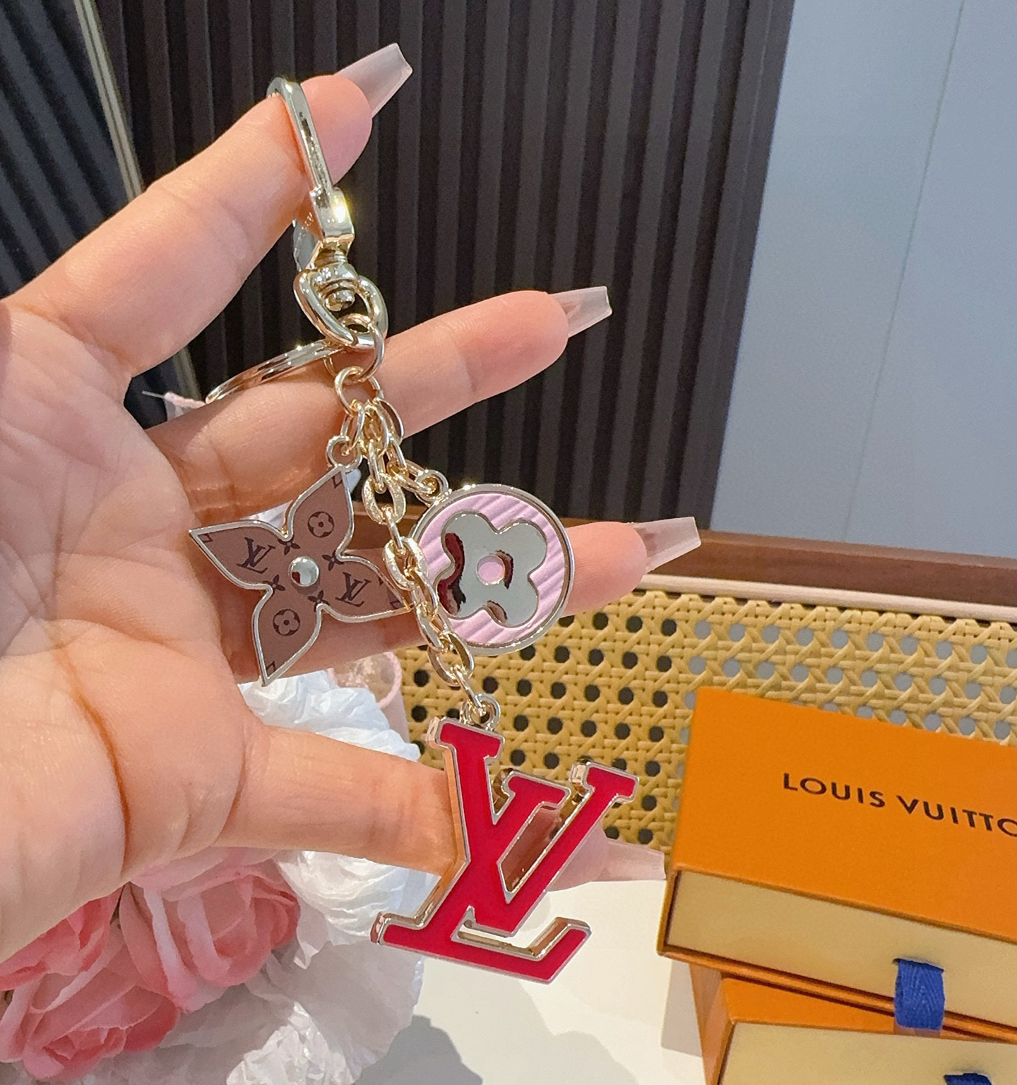 LOUIS VUITTON