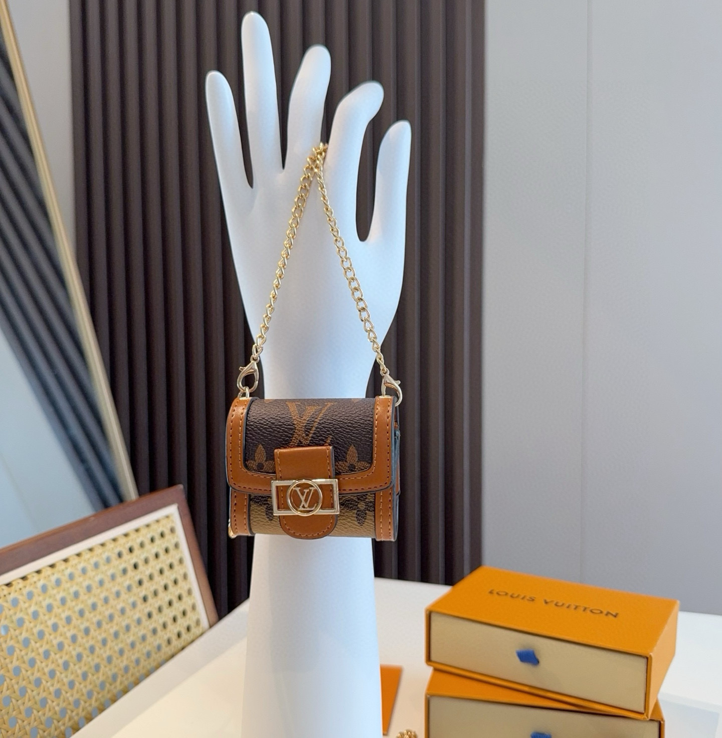 LOUIS VUITTON