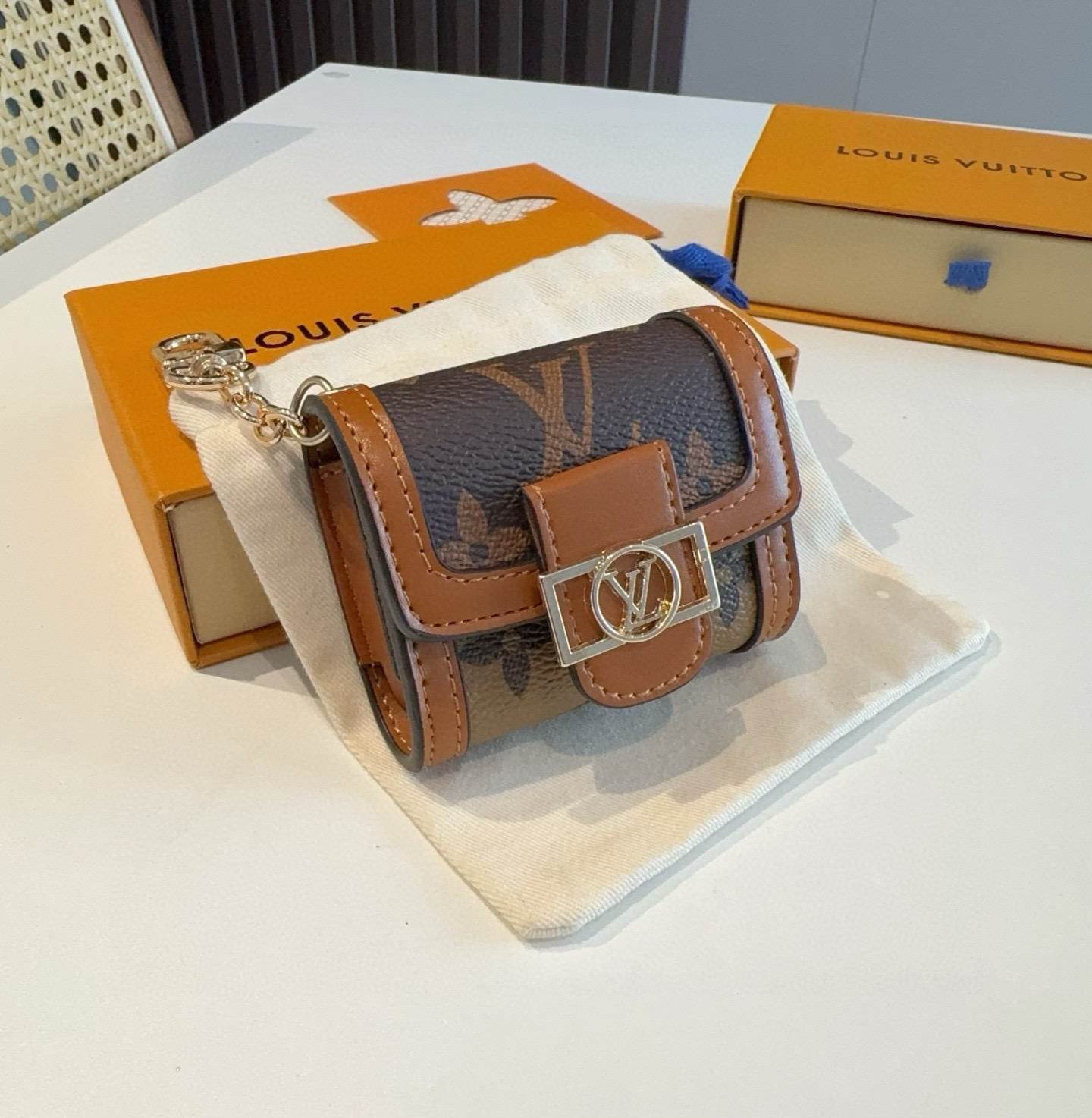 LOUIS VUITTON