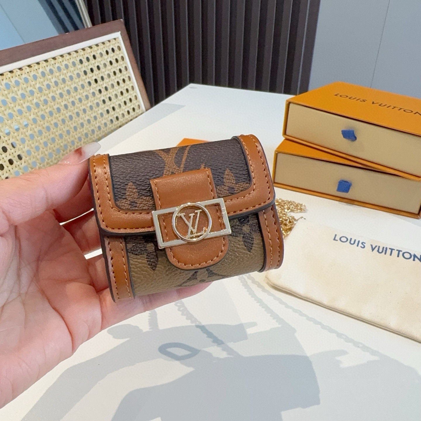 LOUIS VUITTON