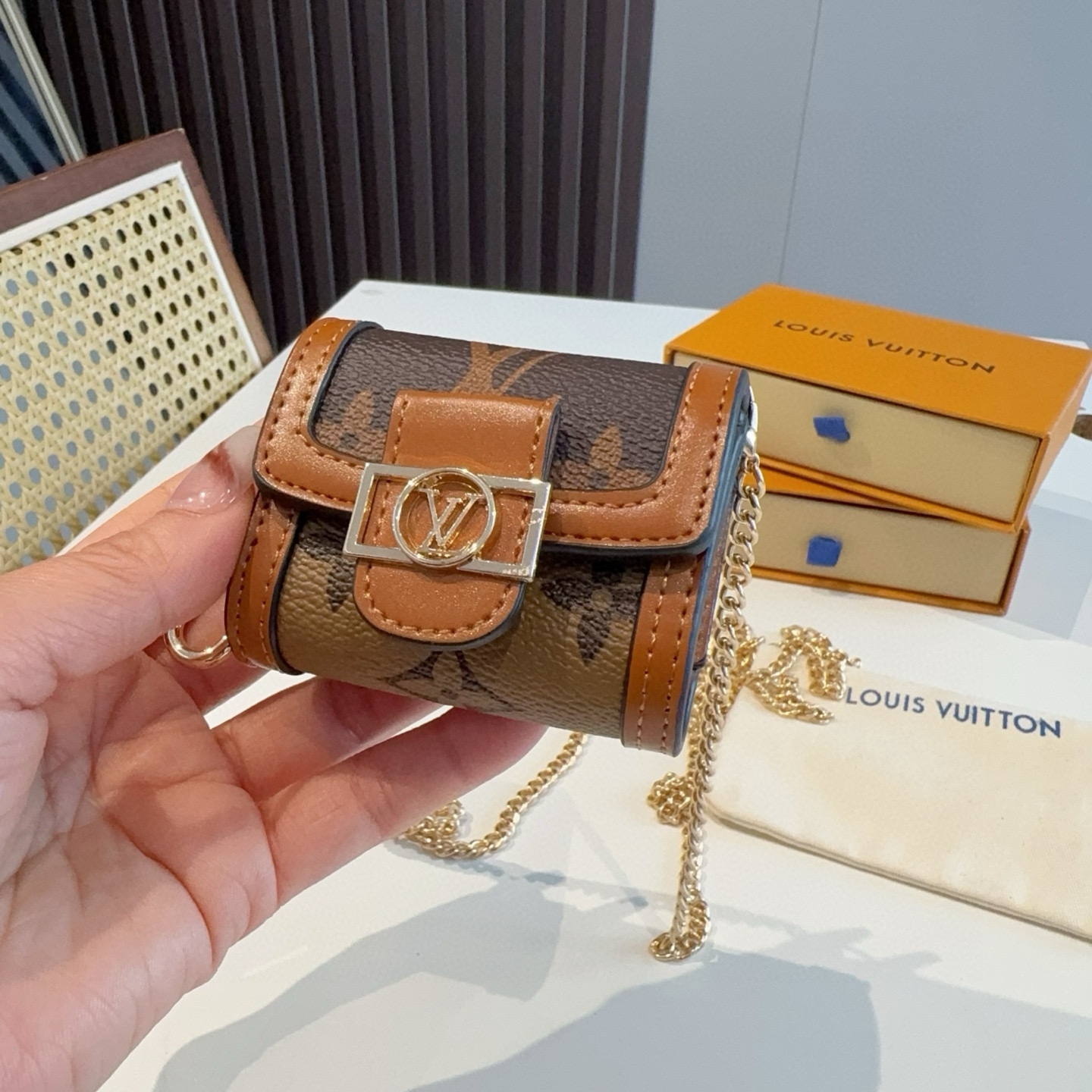 LOUIS VUITTON
