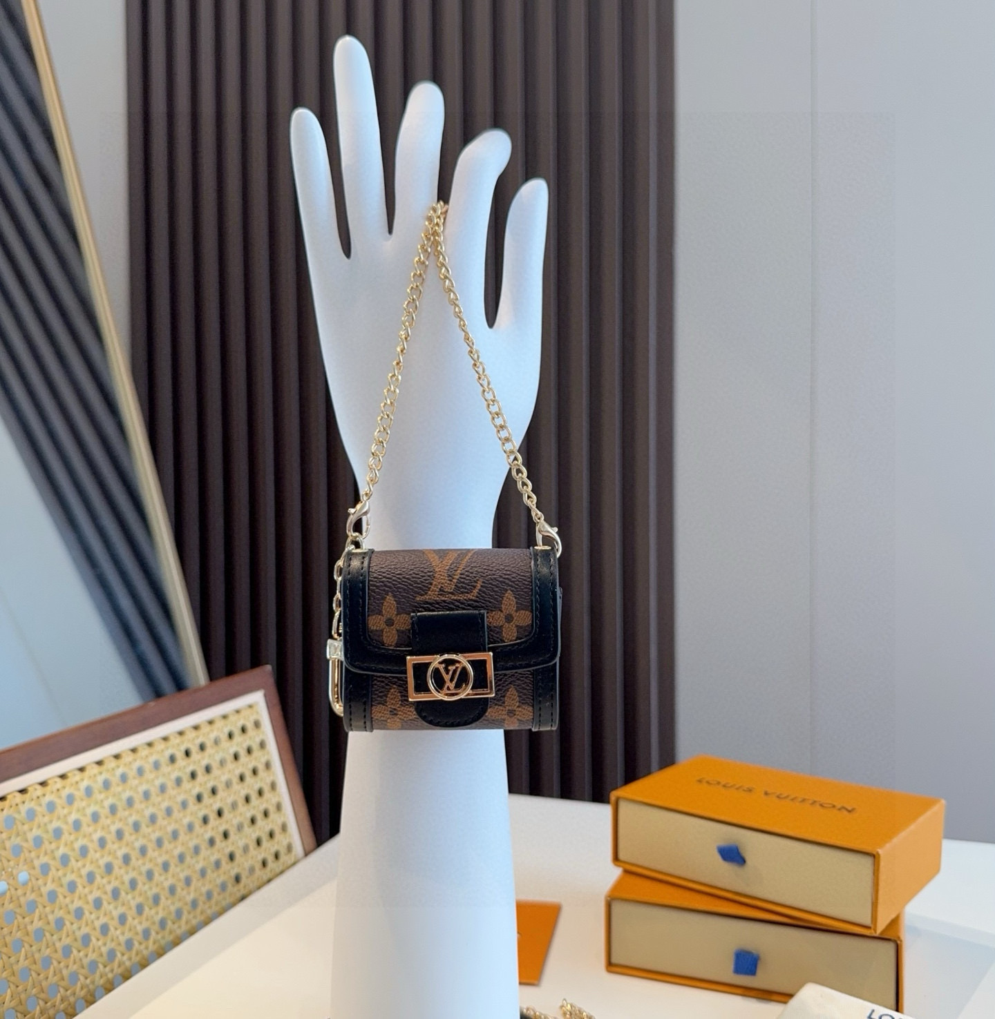 LOUIS VUITTON