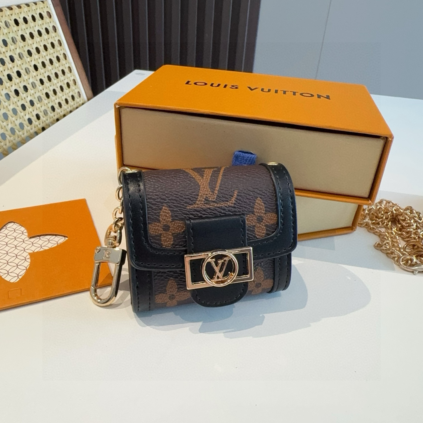 LOUIS VUITTON