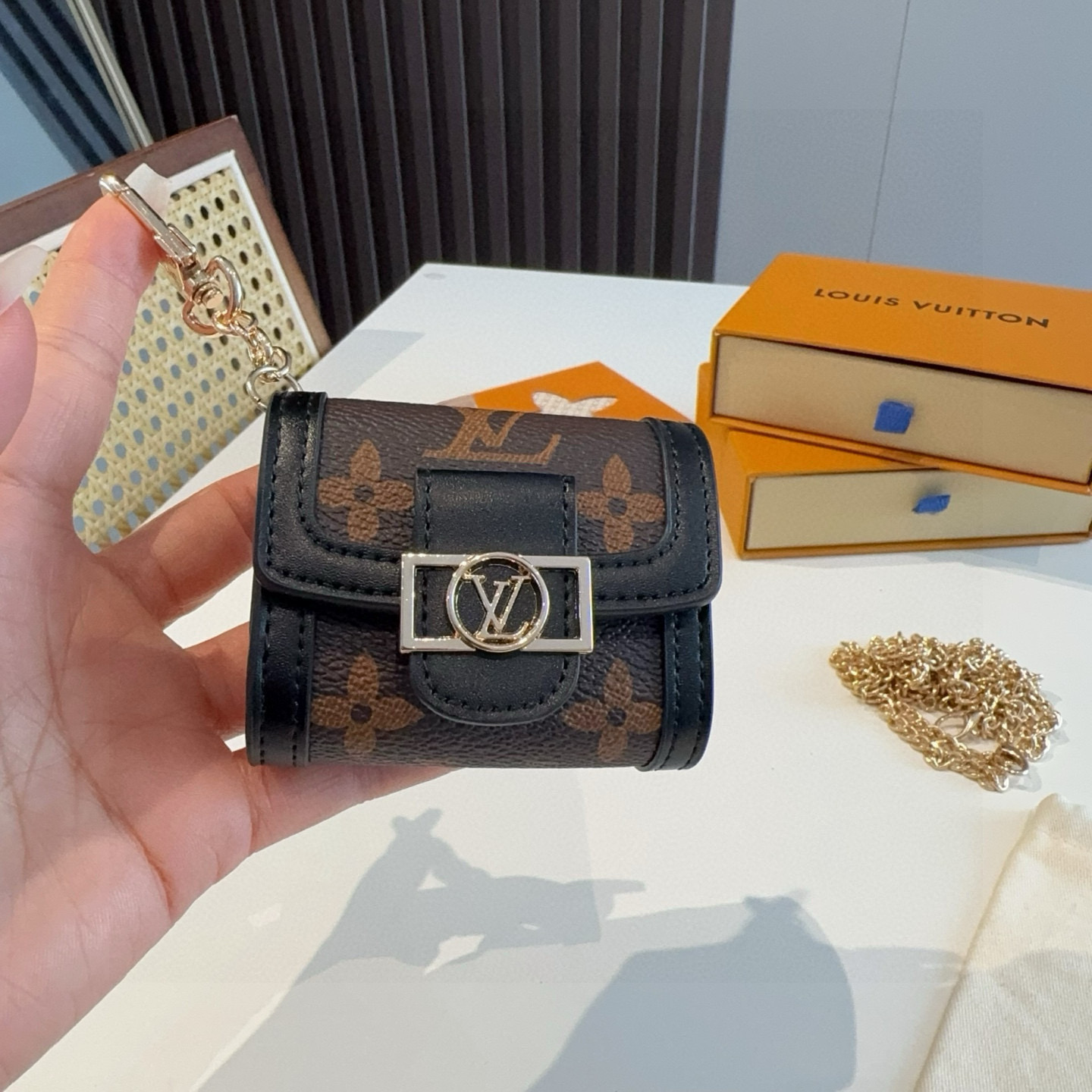 LOUIS VUITTON
