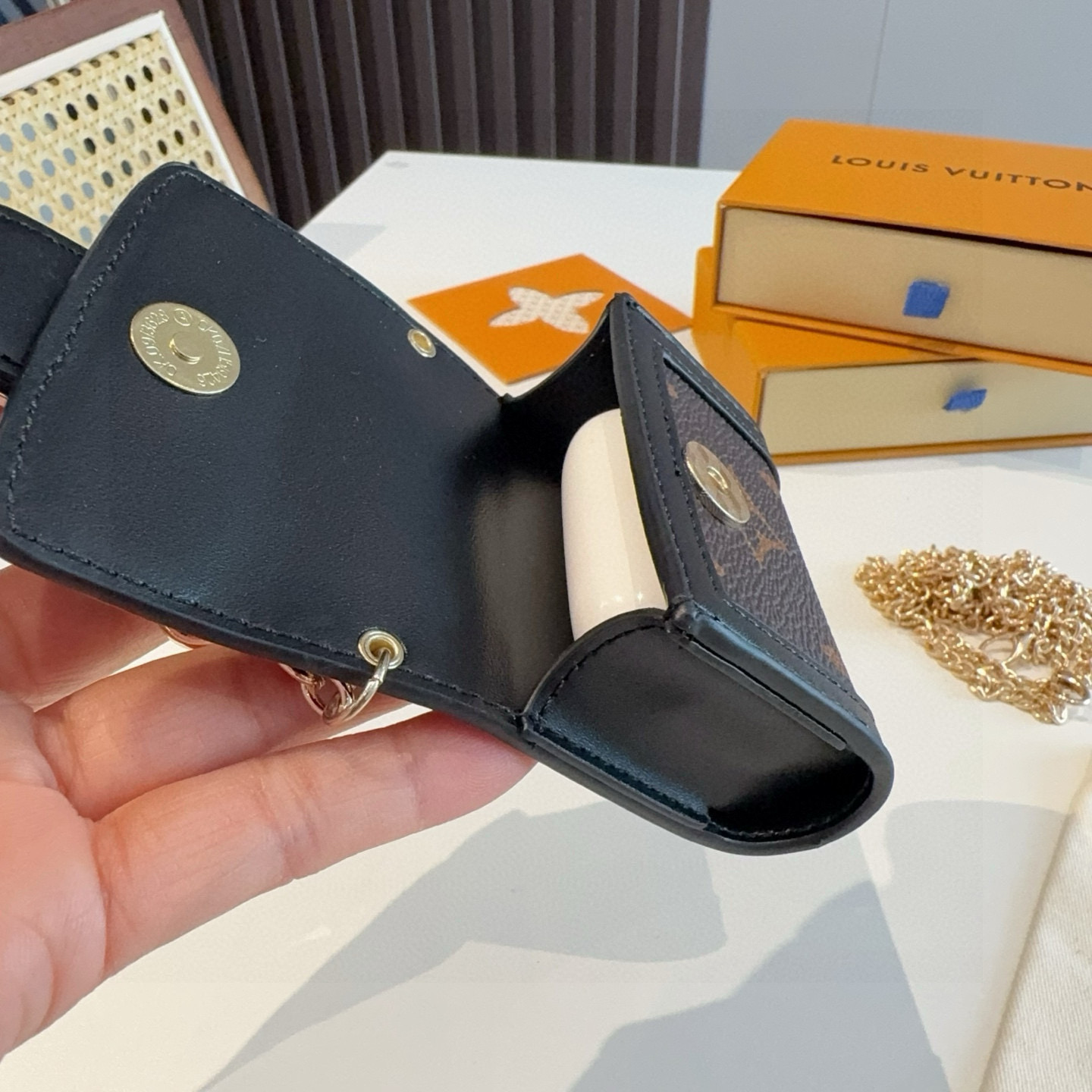LOUIS VUITTON