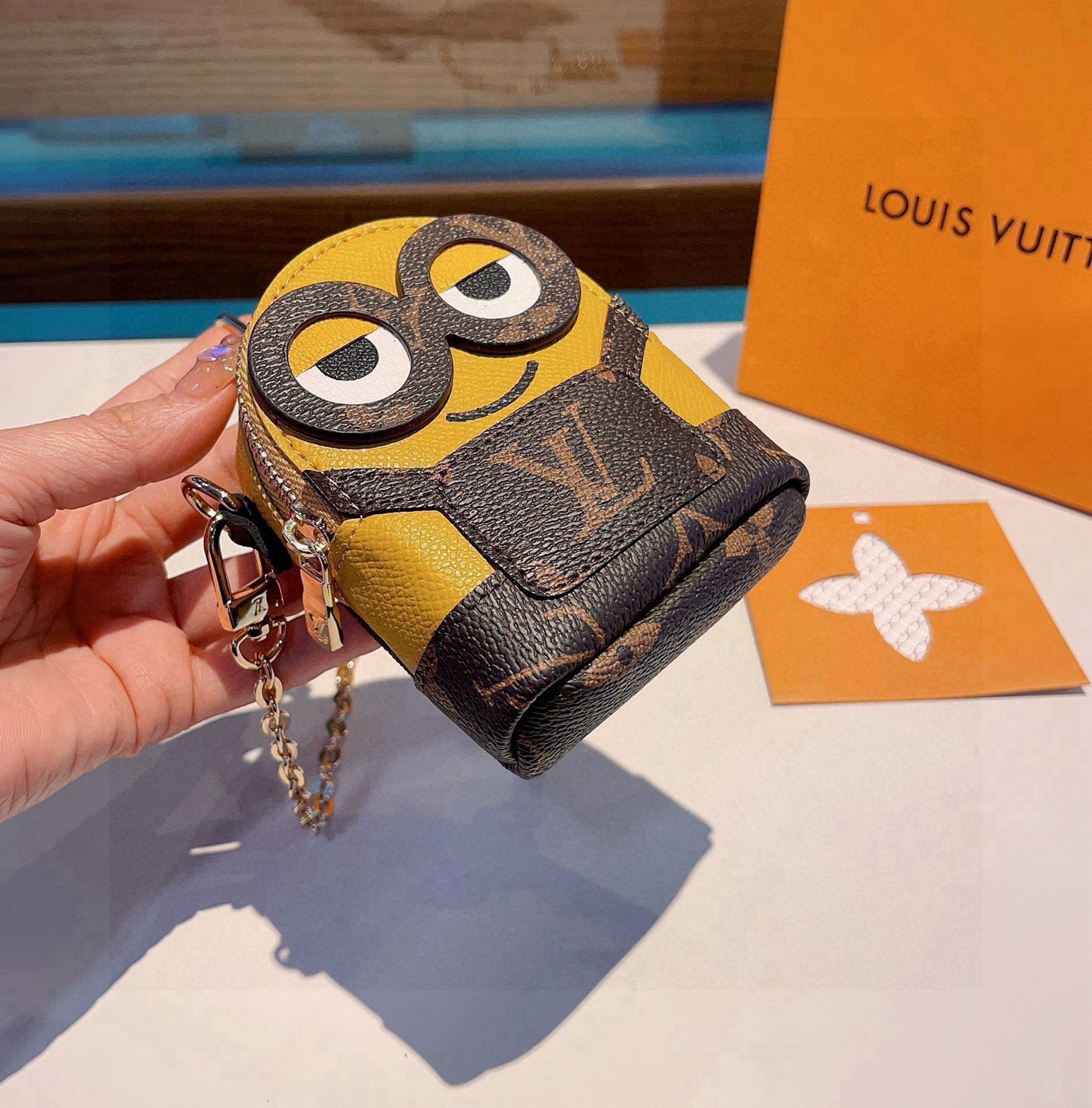 LOUIS VUITTON