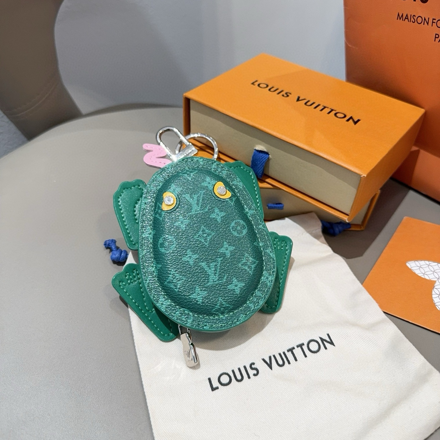 LOUIS VUITTON