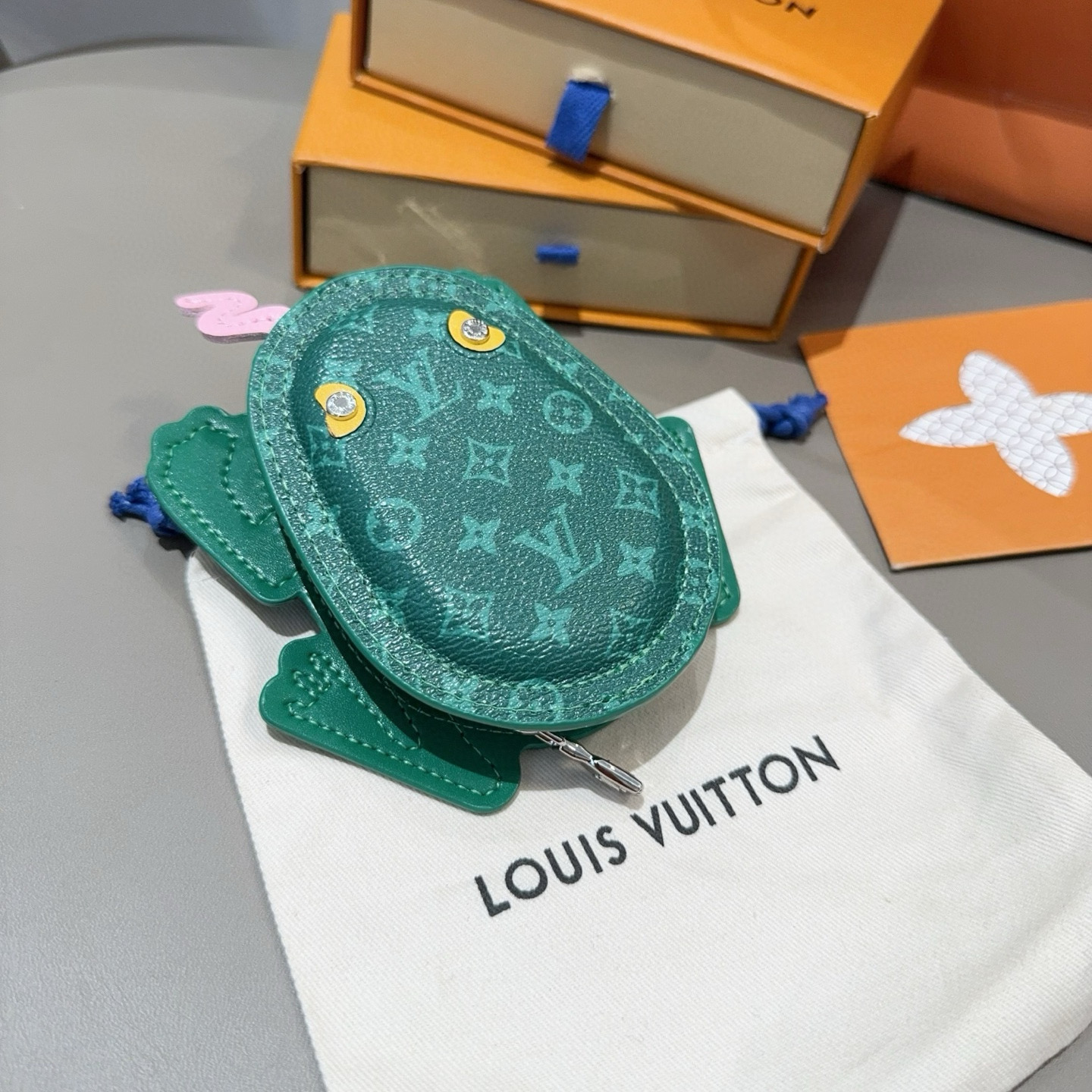 LOUIS VUITTON
