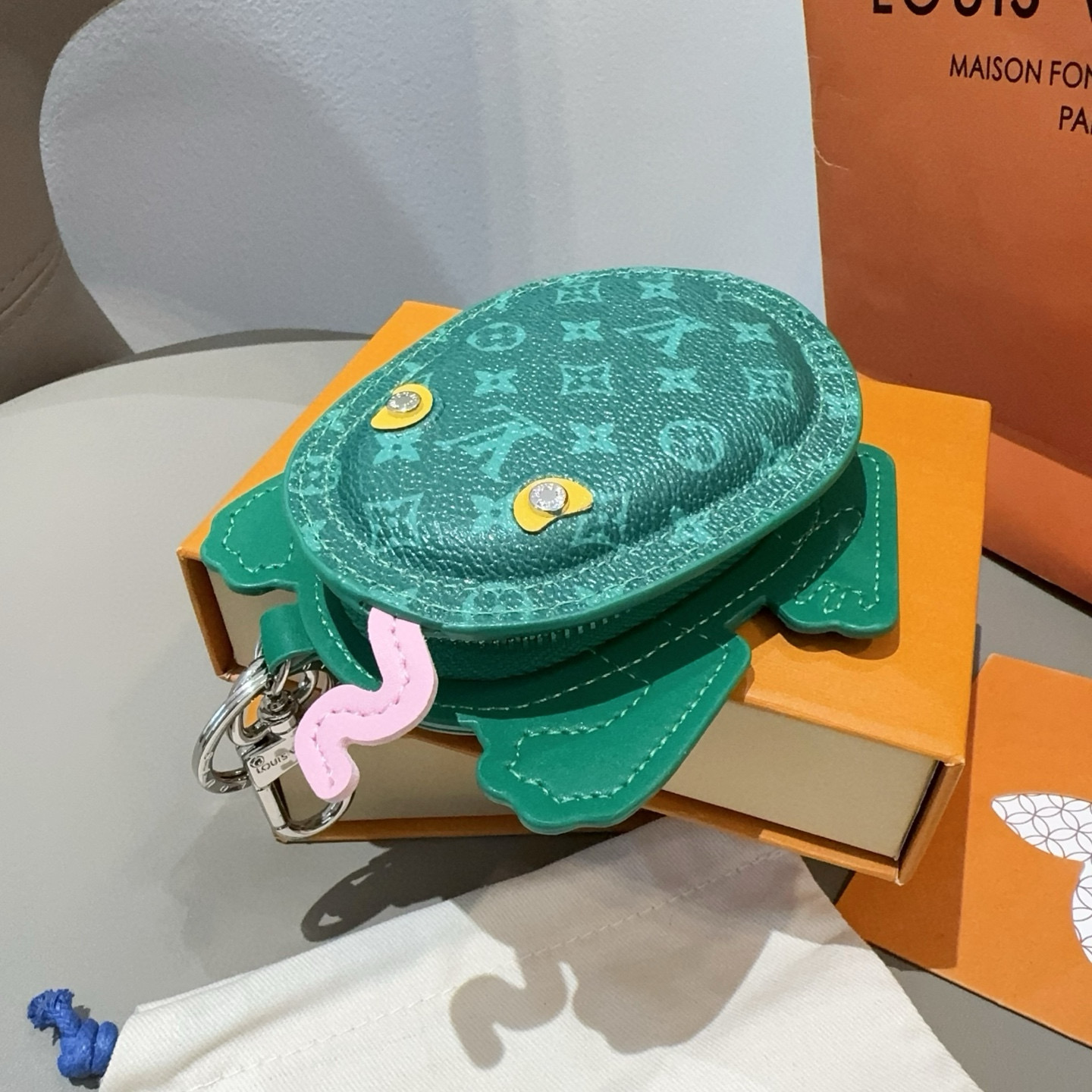 LOUIS VUITTON