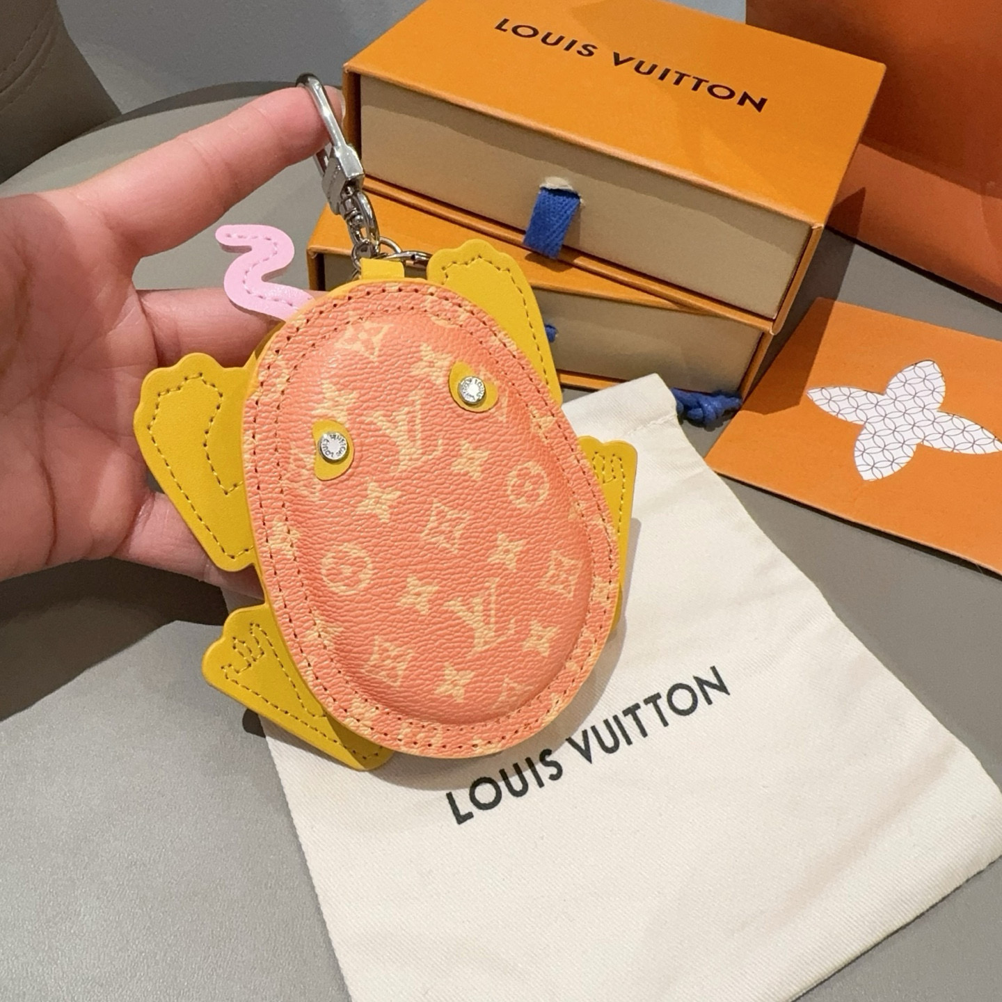 LOUIS VUITTON