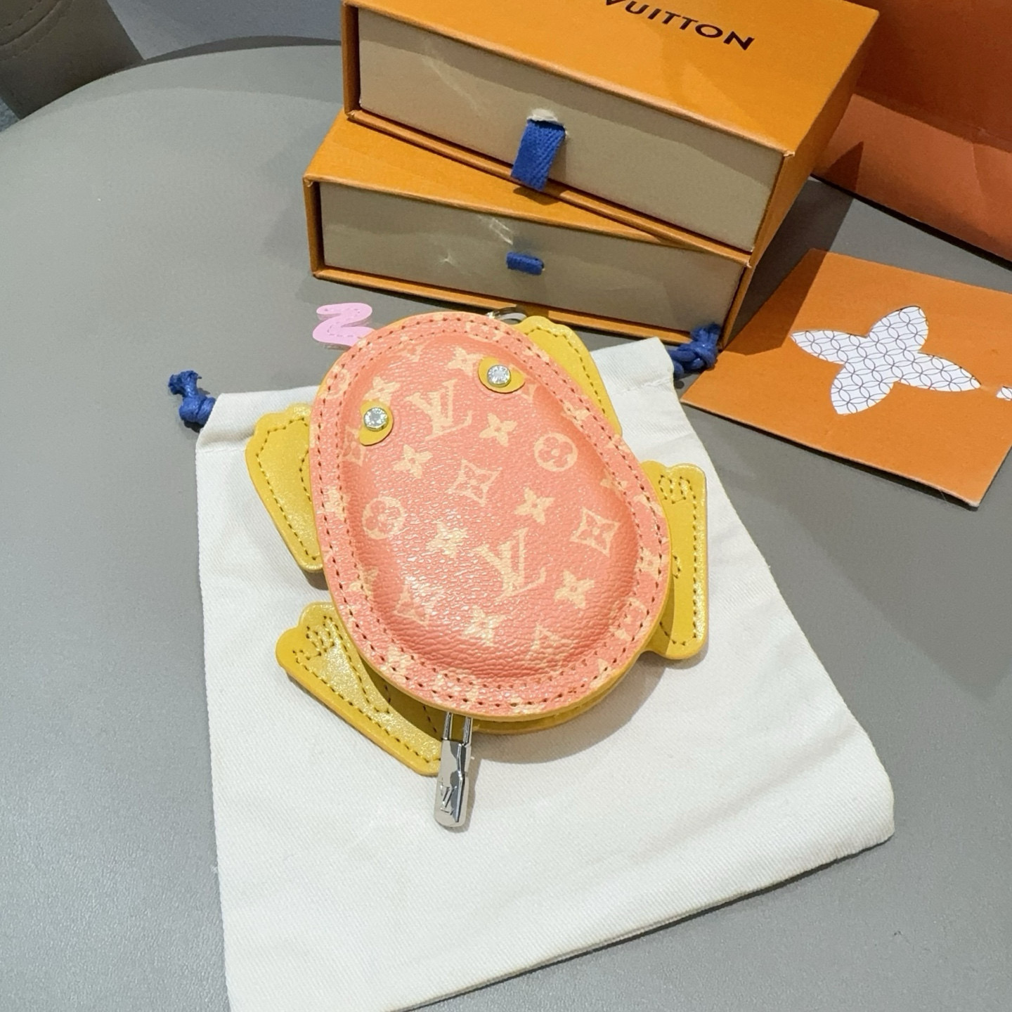 LOUIS VUITTON