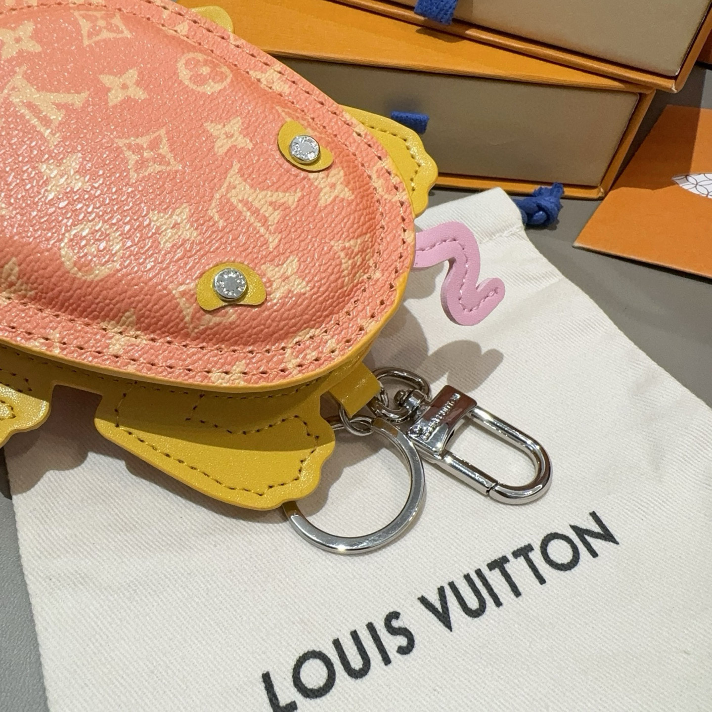 LOUIS VUITTON