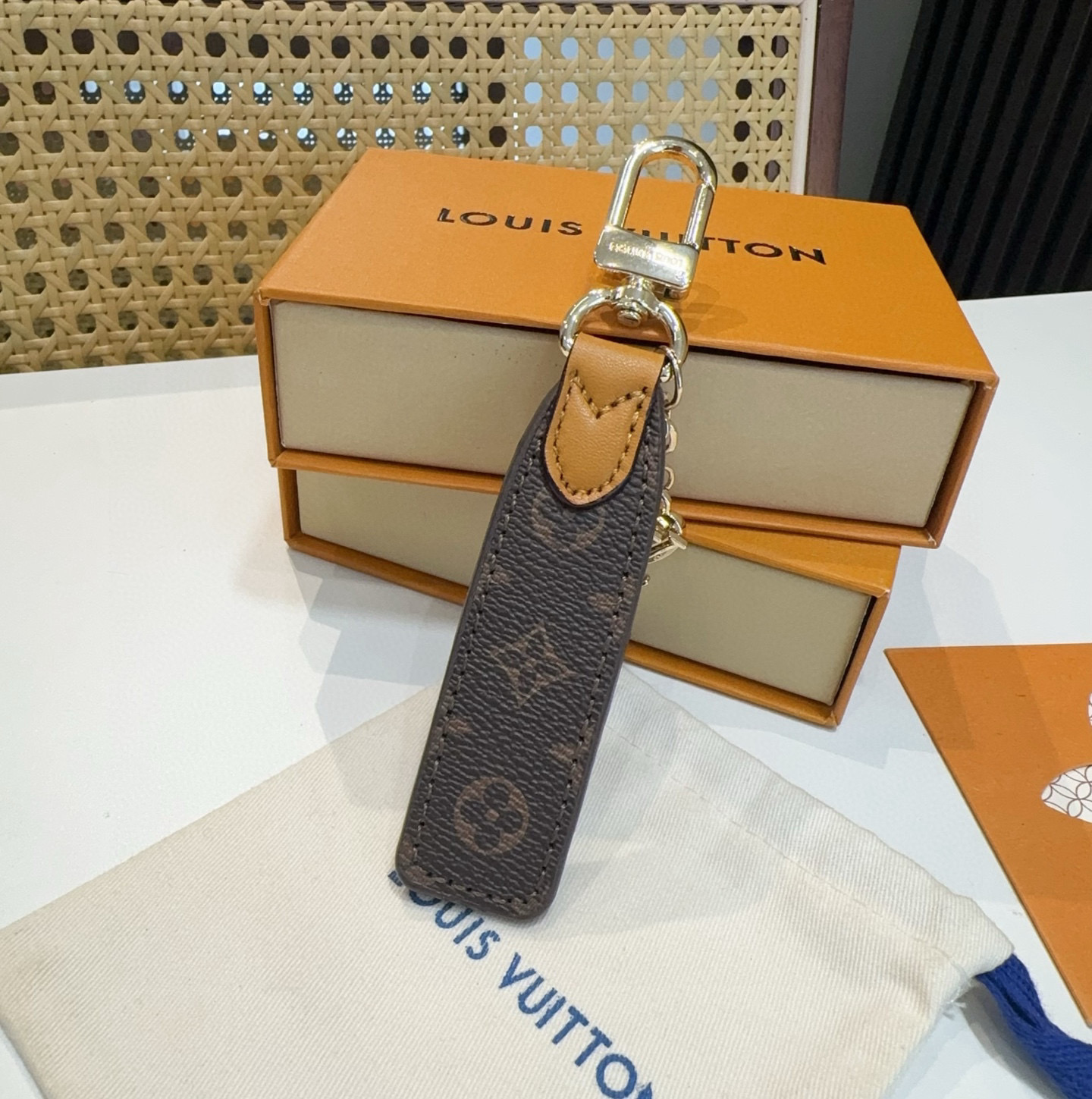 LOUIS VUITTON