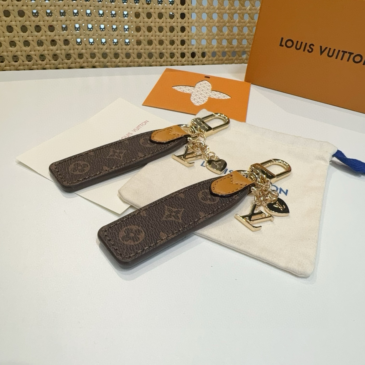 LOUIS VUITTON