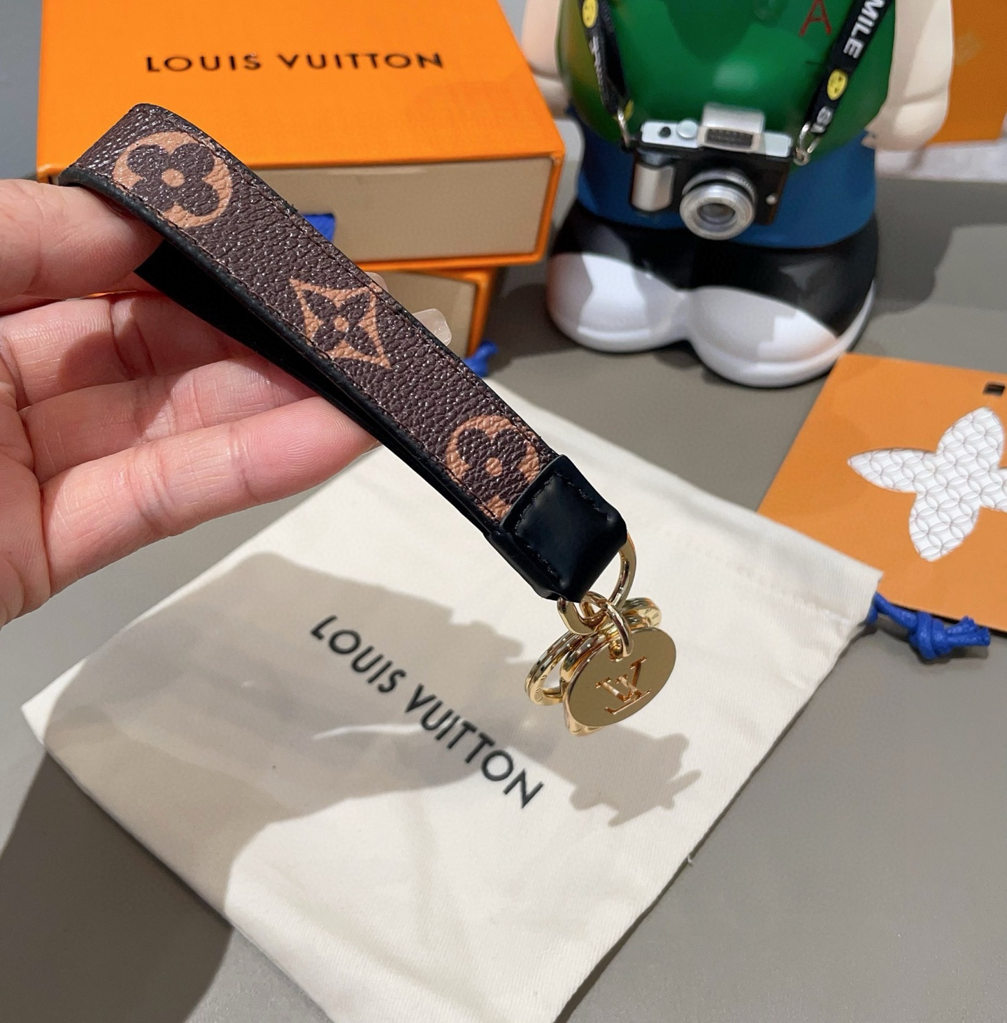 LOUIS VUITTON