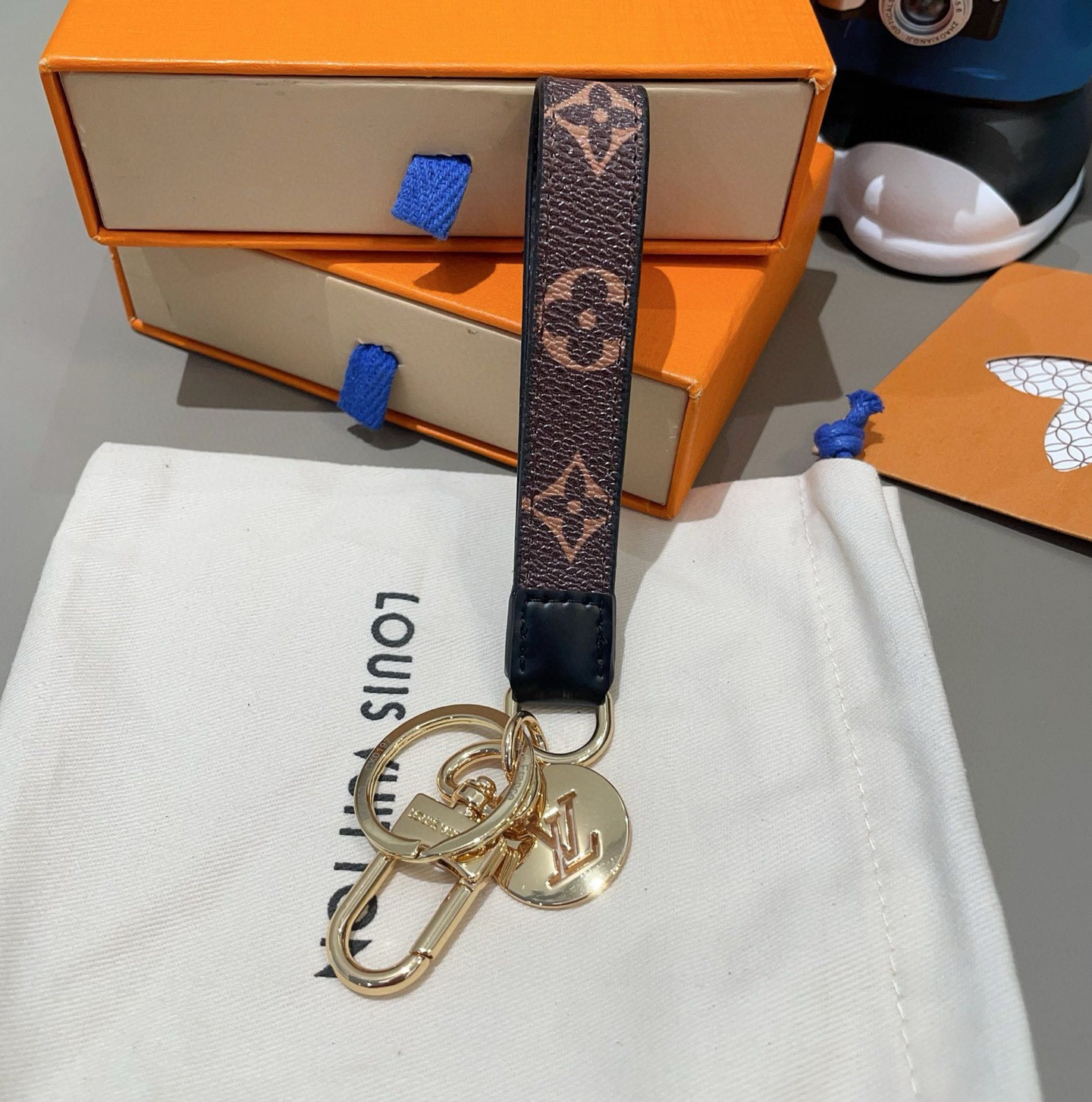 LOUIS VUITTON