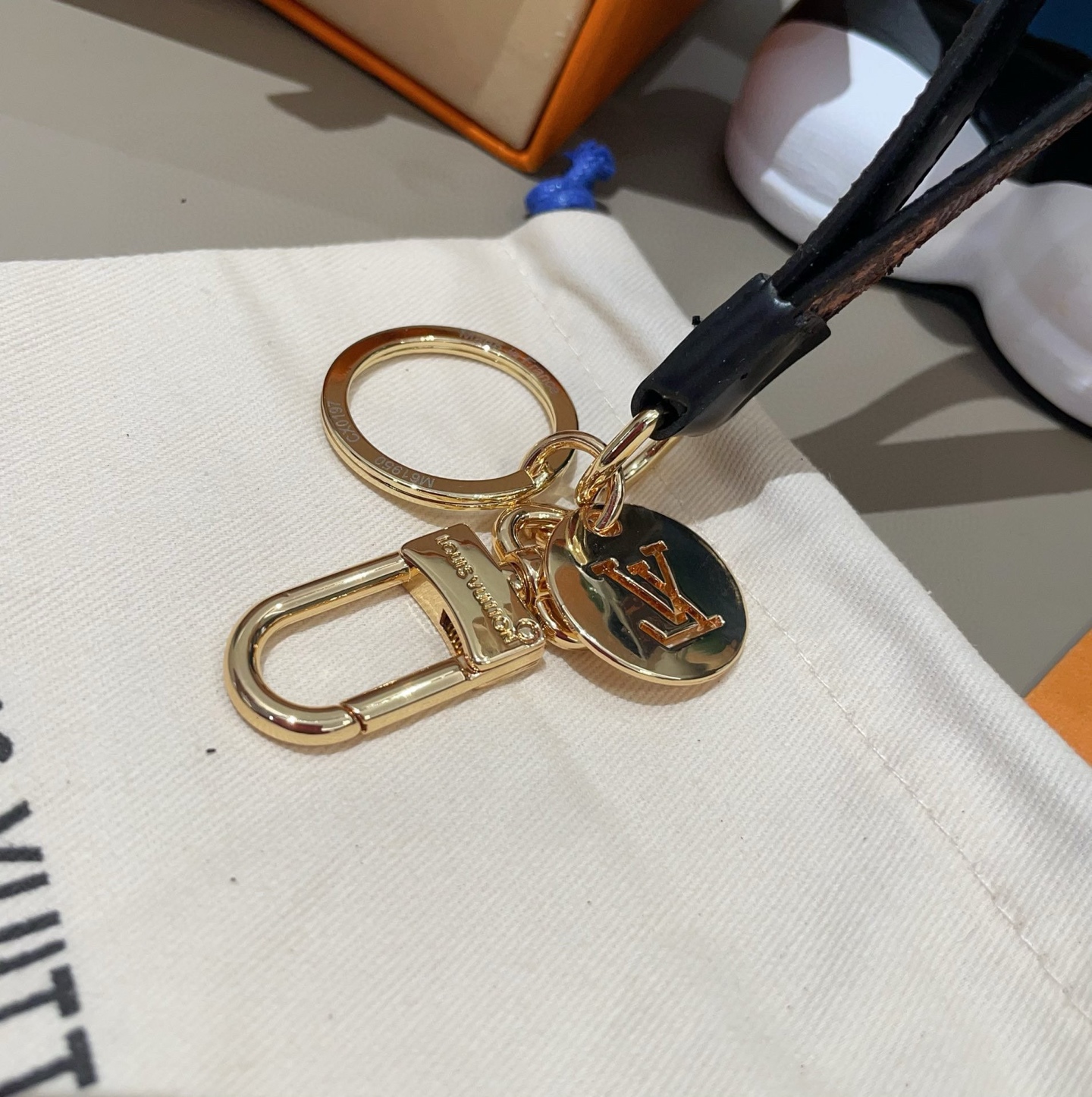 LOUIS VUITTON