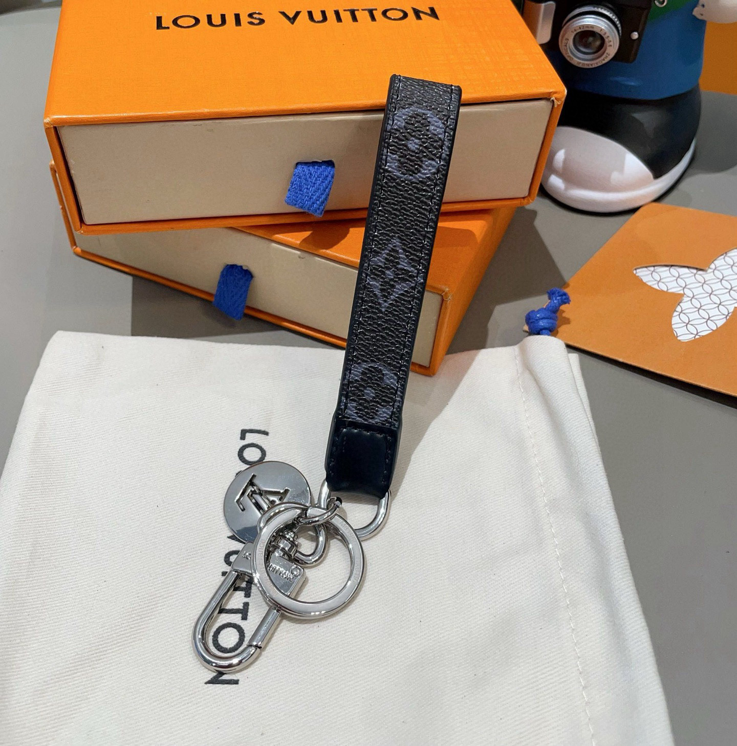 LOUIS VUITTON