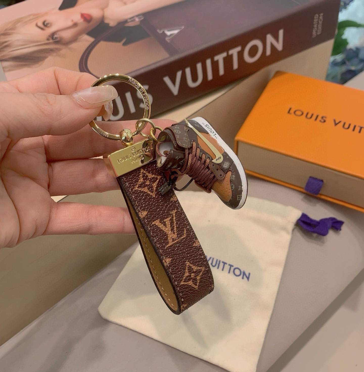 LOUIS VUITTON