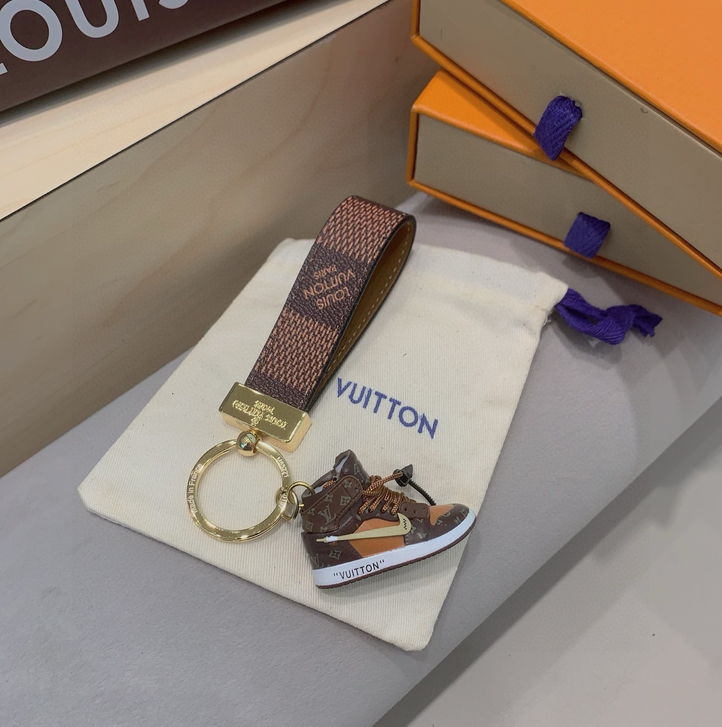 LOUIS VUITTON