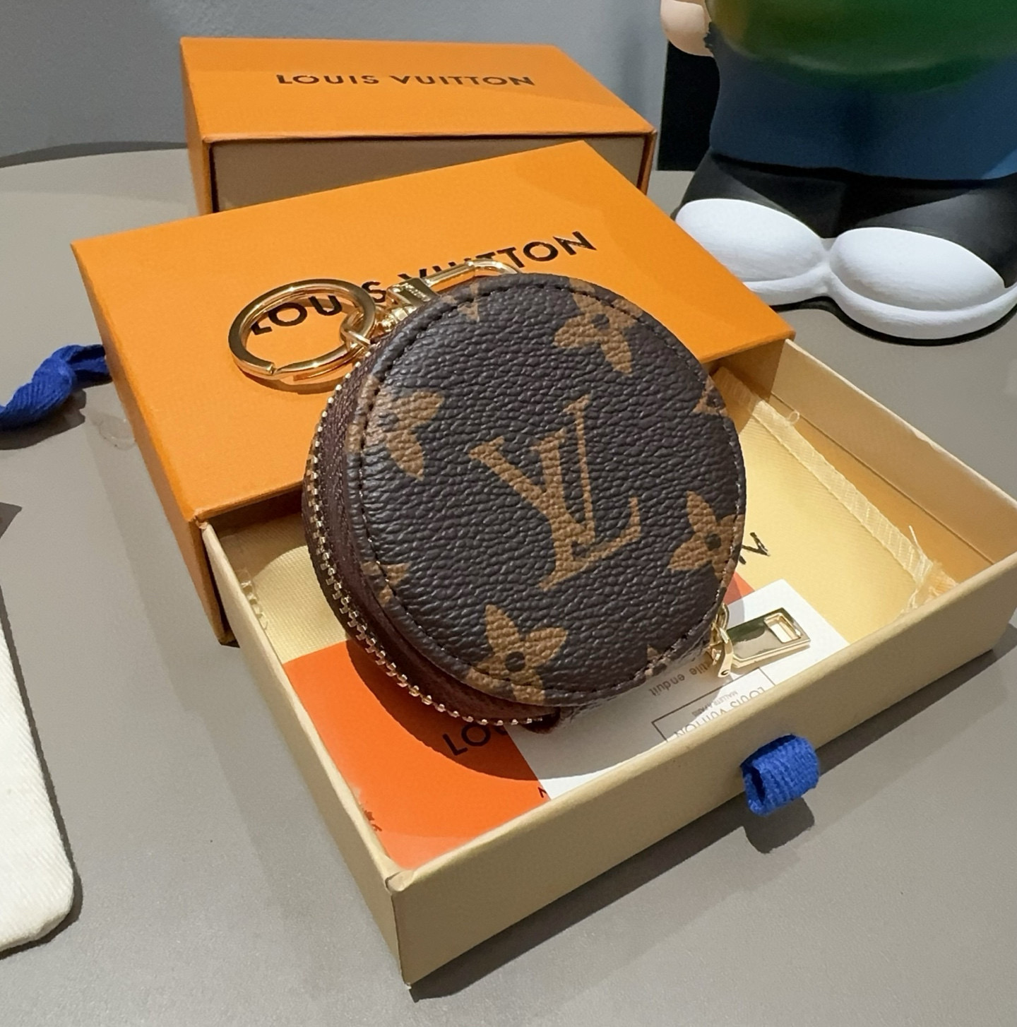 LOUIS VUITTON