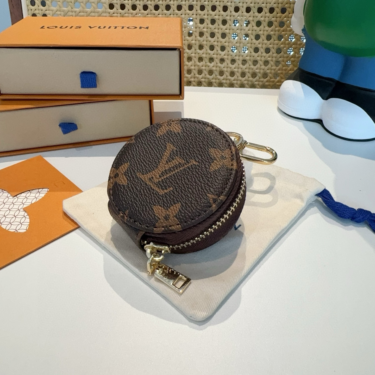LOUIS VUITTON