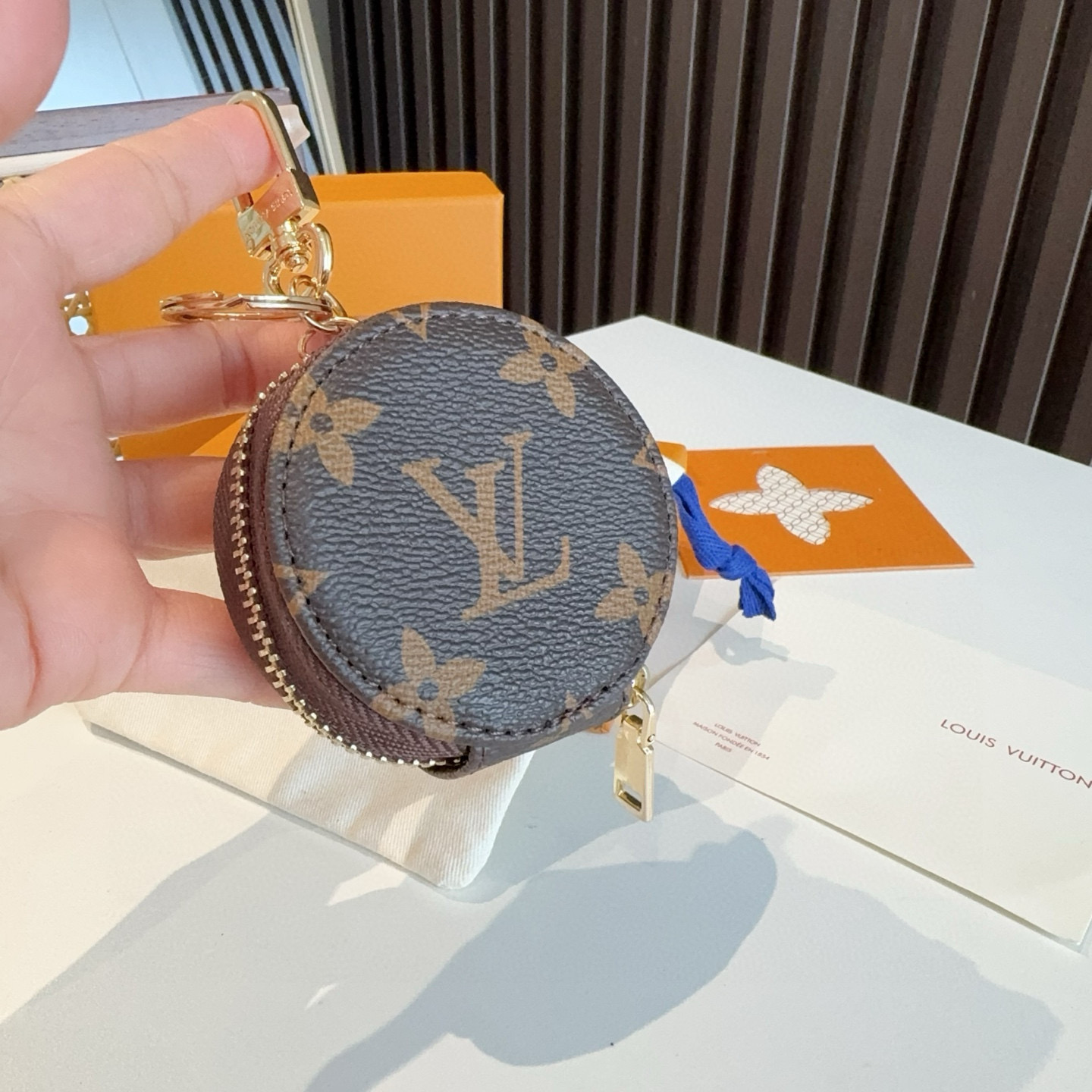 LOUIS VUITTON