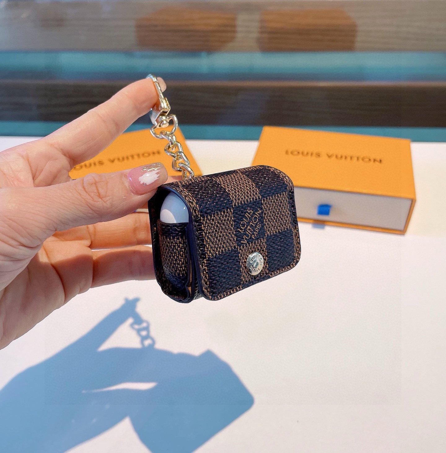 LOUIS VUITTON