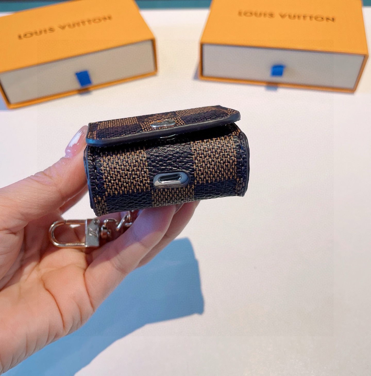 LOUIS VUITTON