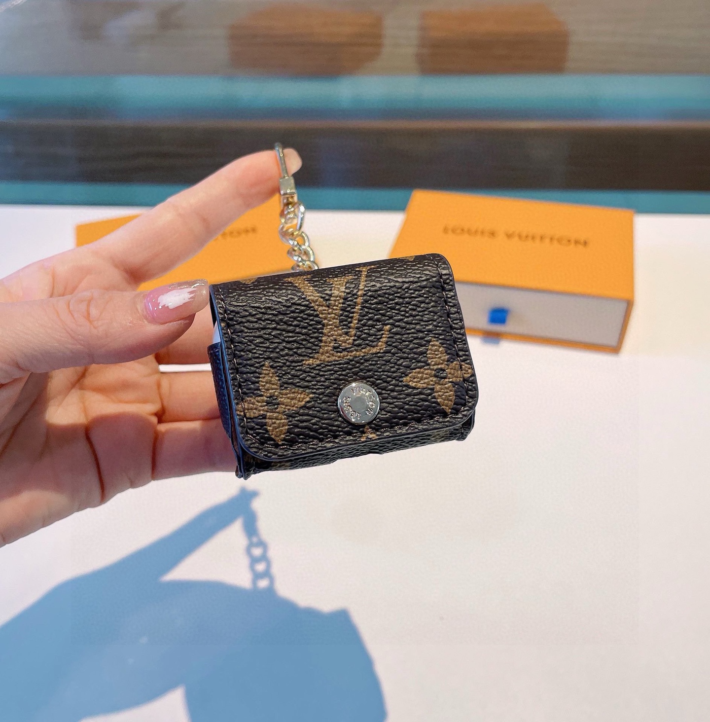 LOUIS VUITTON