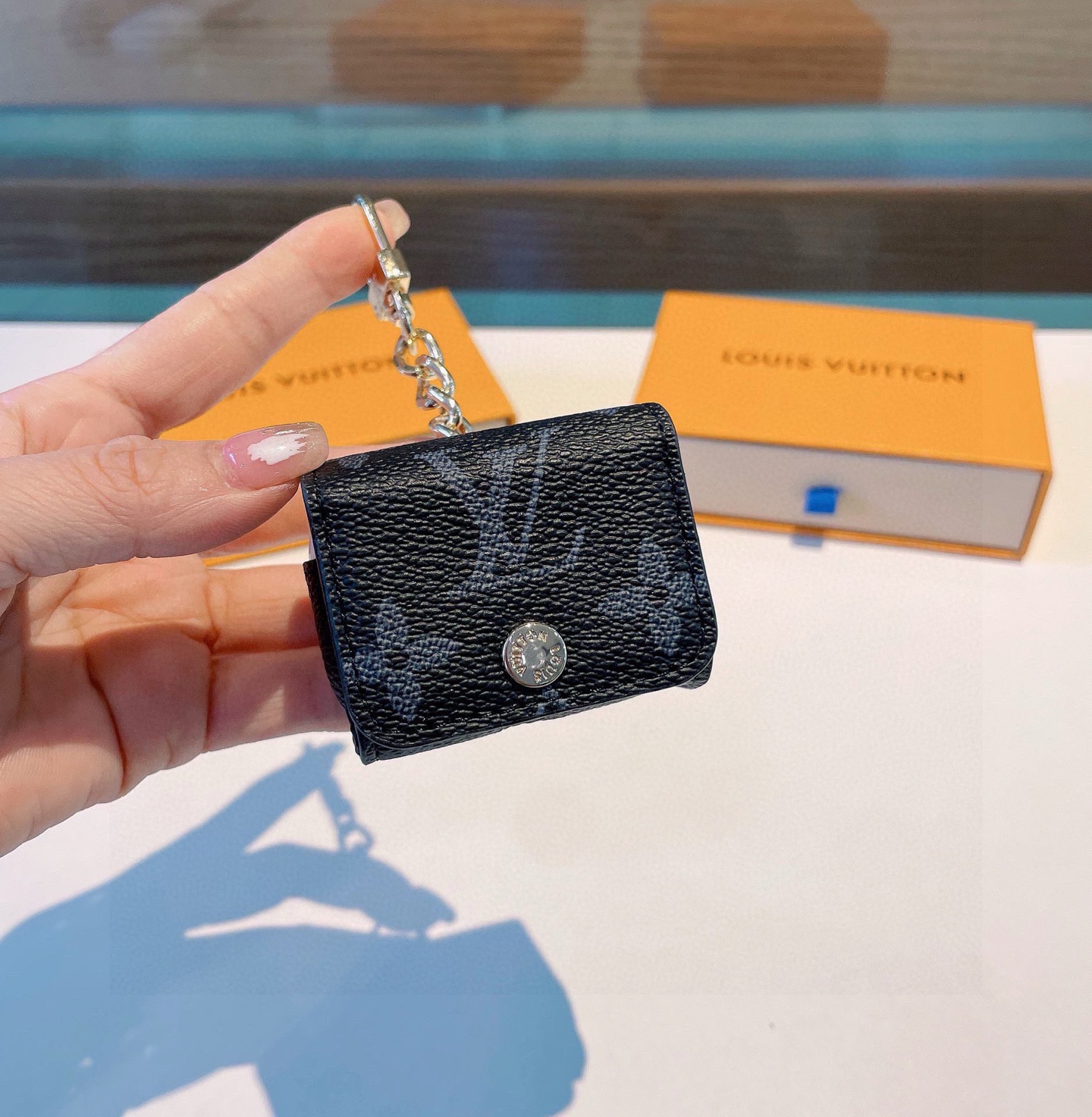 LOUIS VUITTON