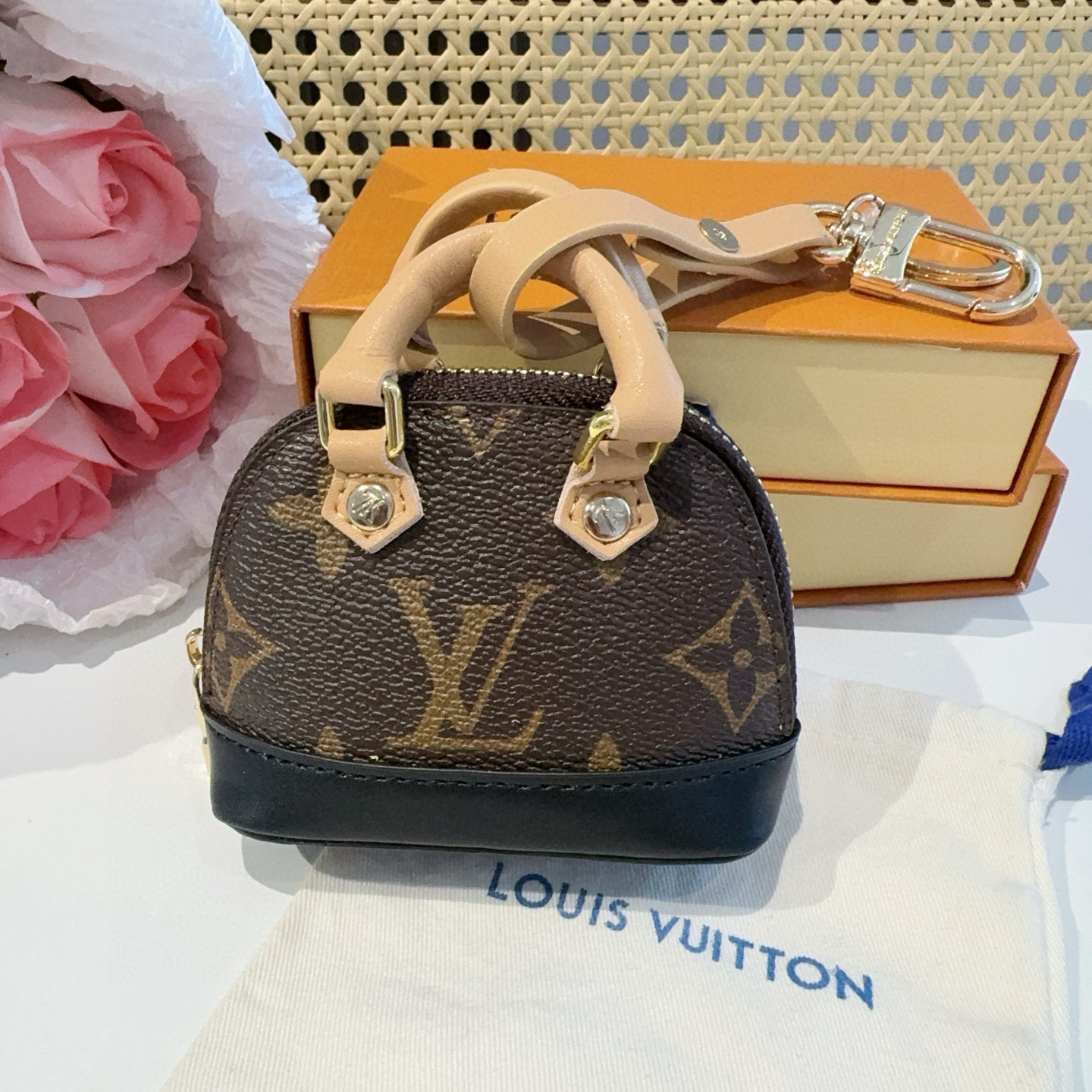 LOUIS VUITTON