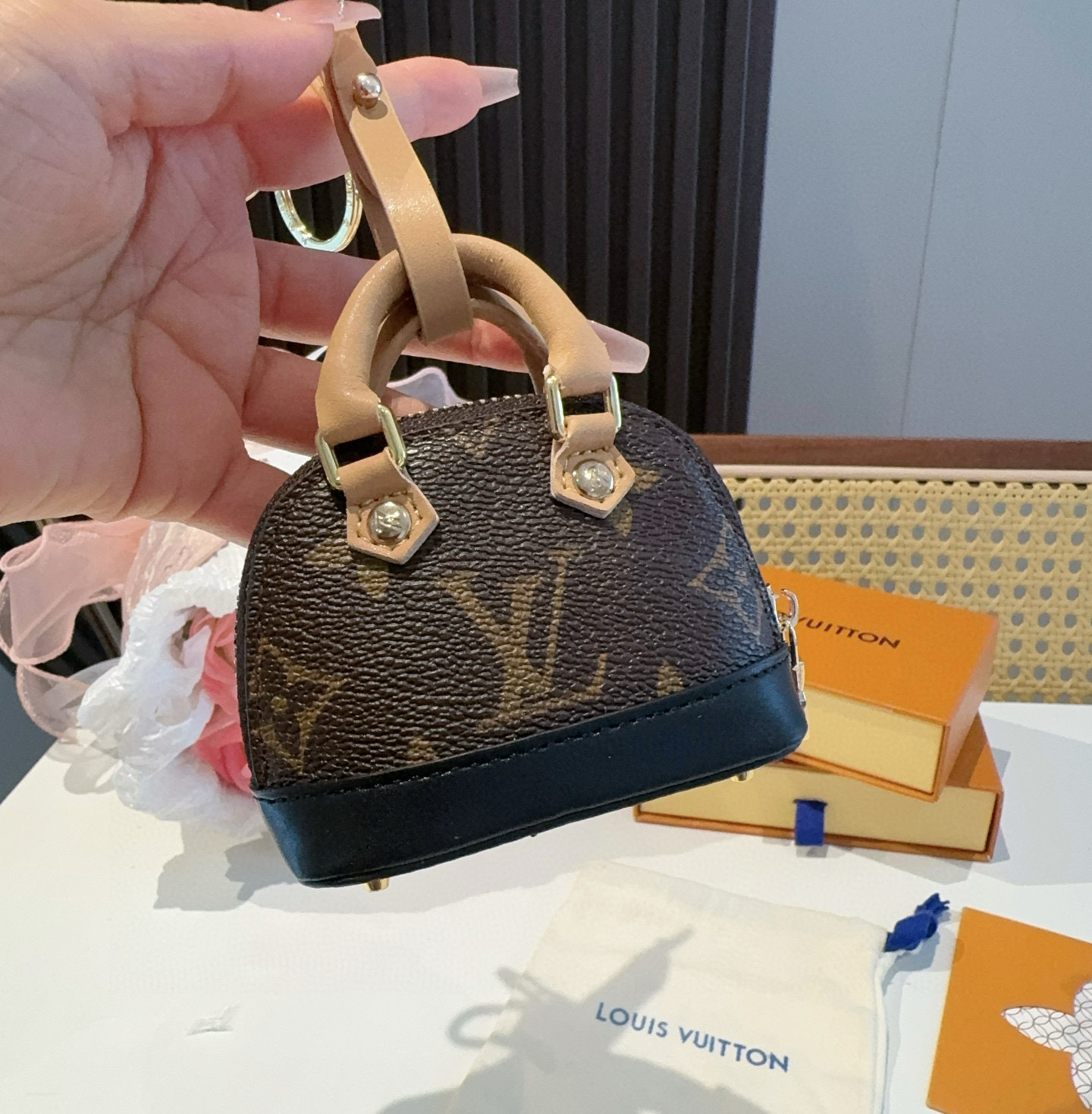 LOUIS VUITTON