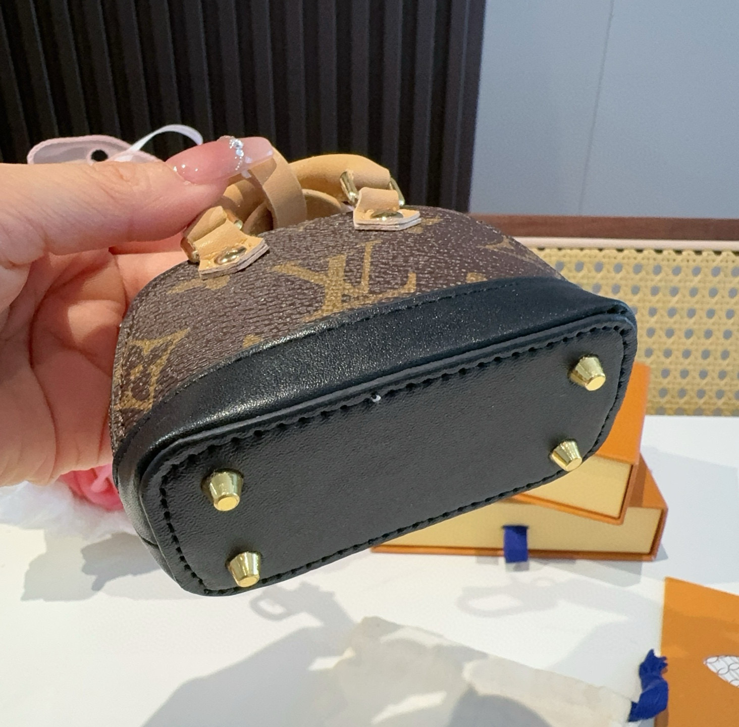 LOUIS VUITTON