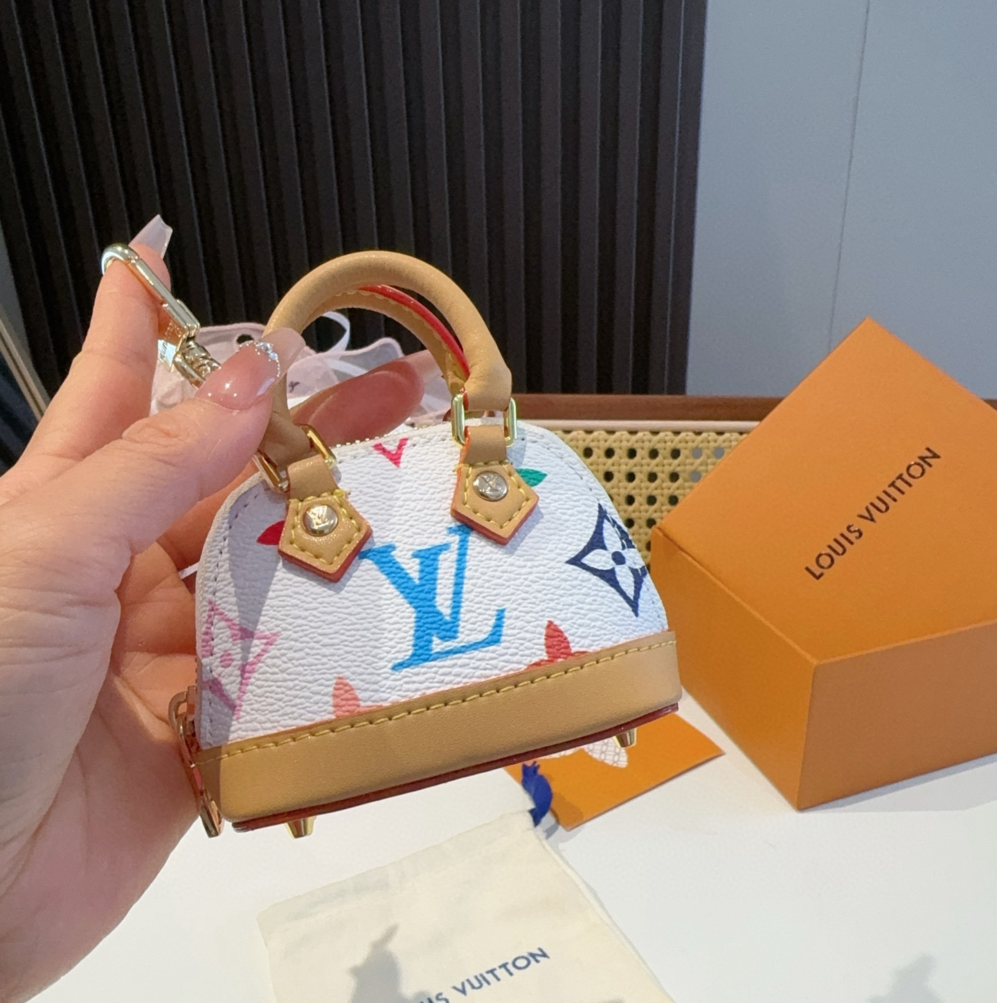 LOUIS VUITTON