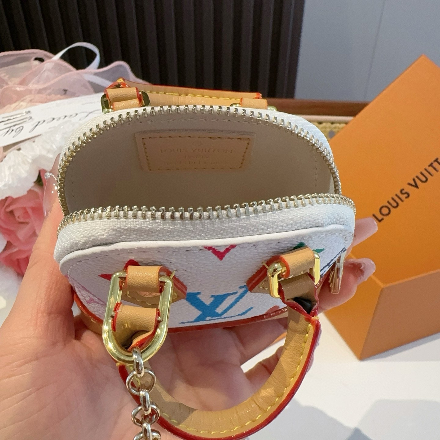 LOUIS VUITTON