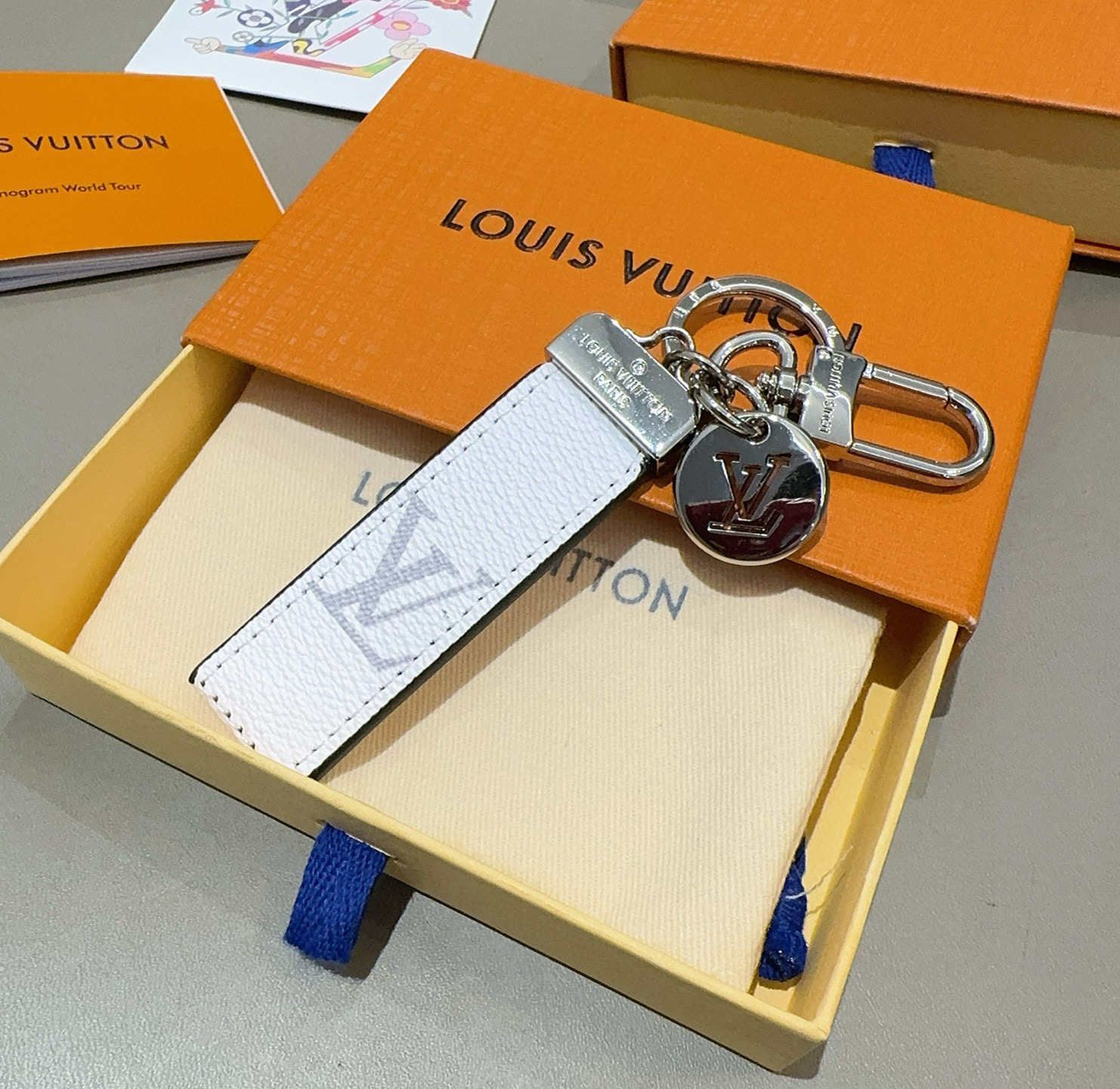 LOUIS VUITTON