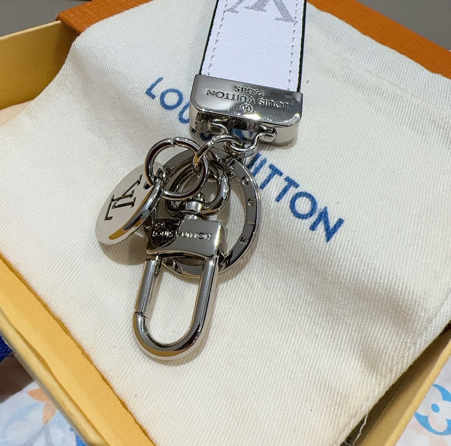 LOUIS VUITTON