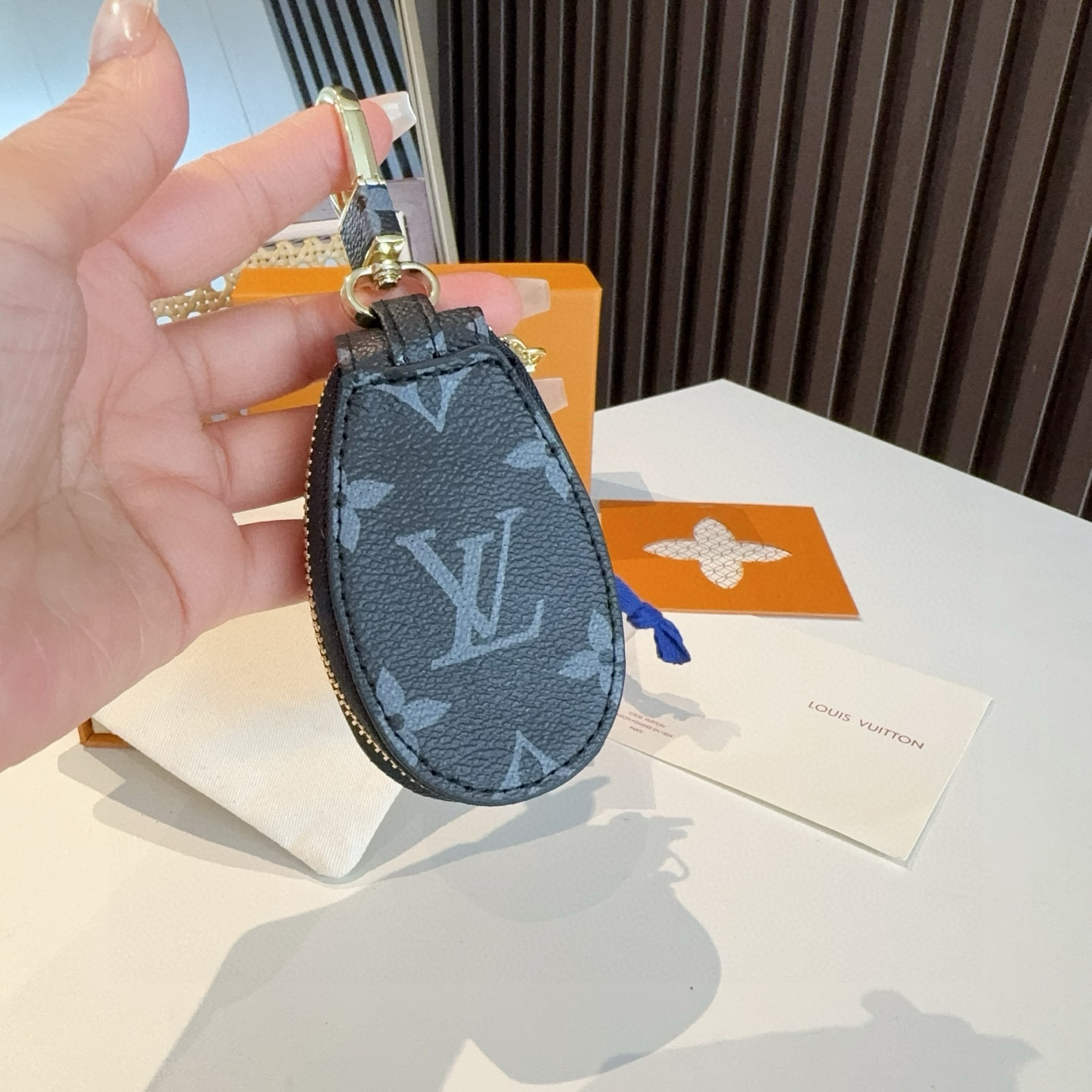 LOUIS VUITTON