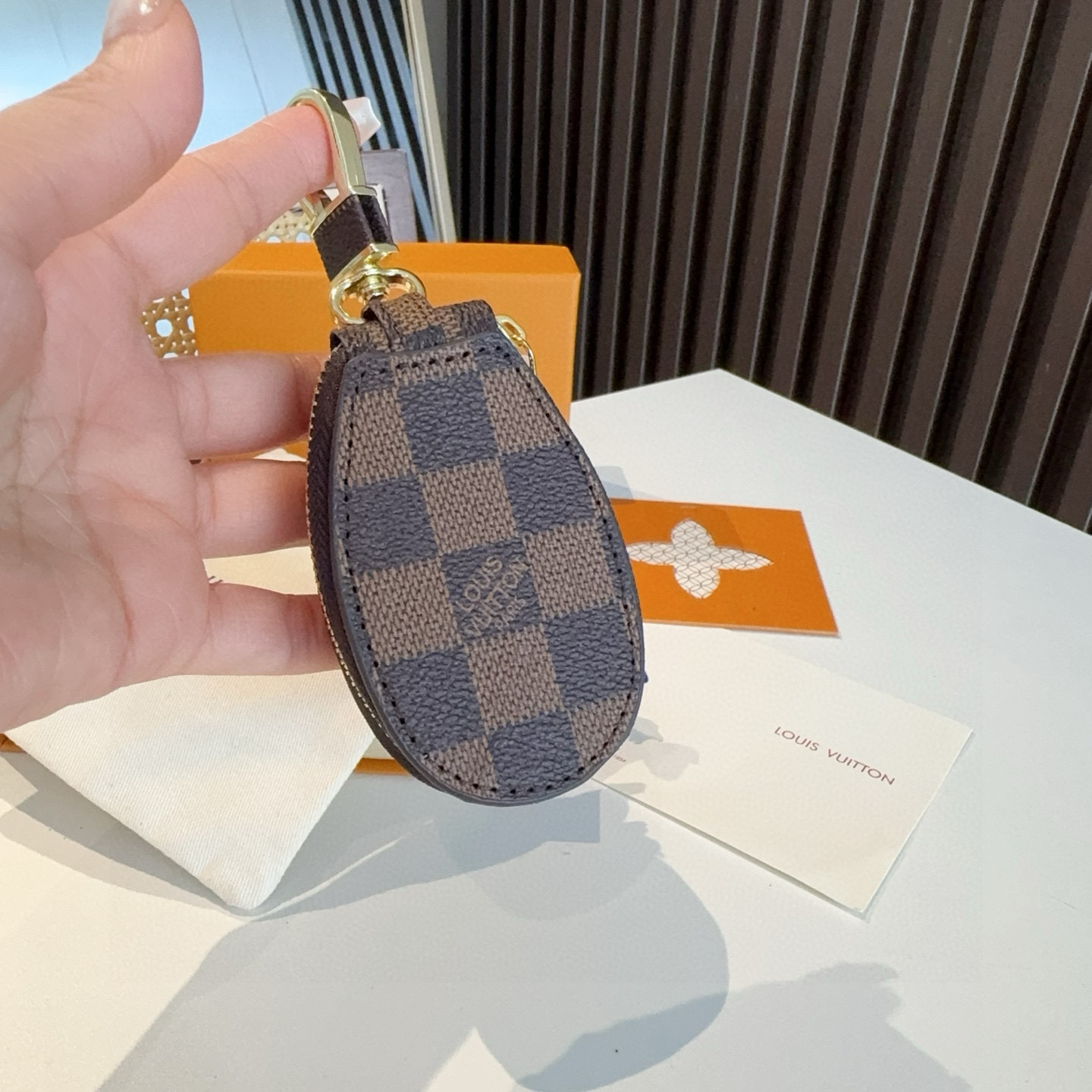 LOUIS VUITTON