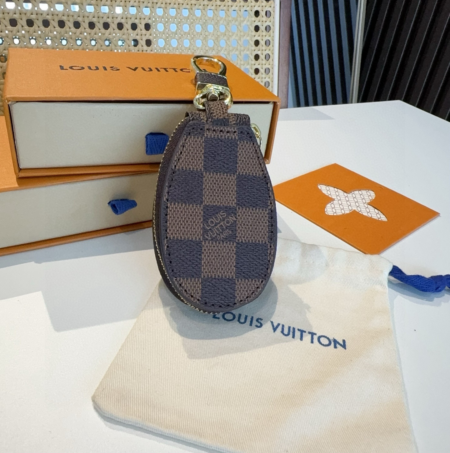 LOUIS VUITTON