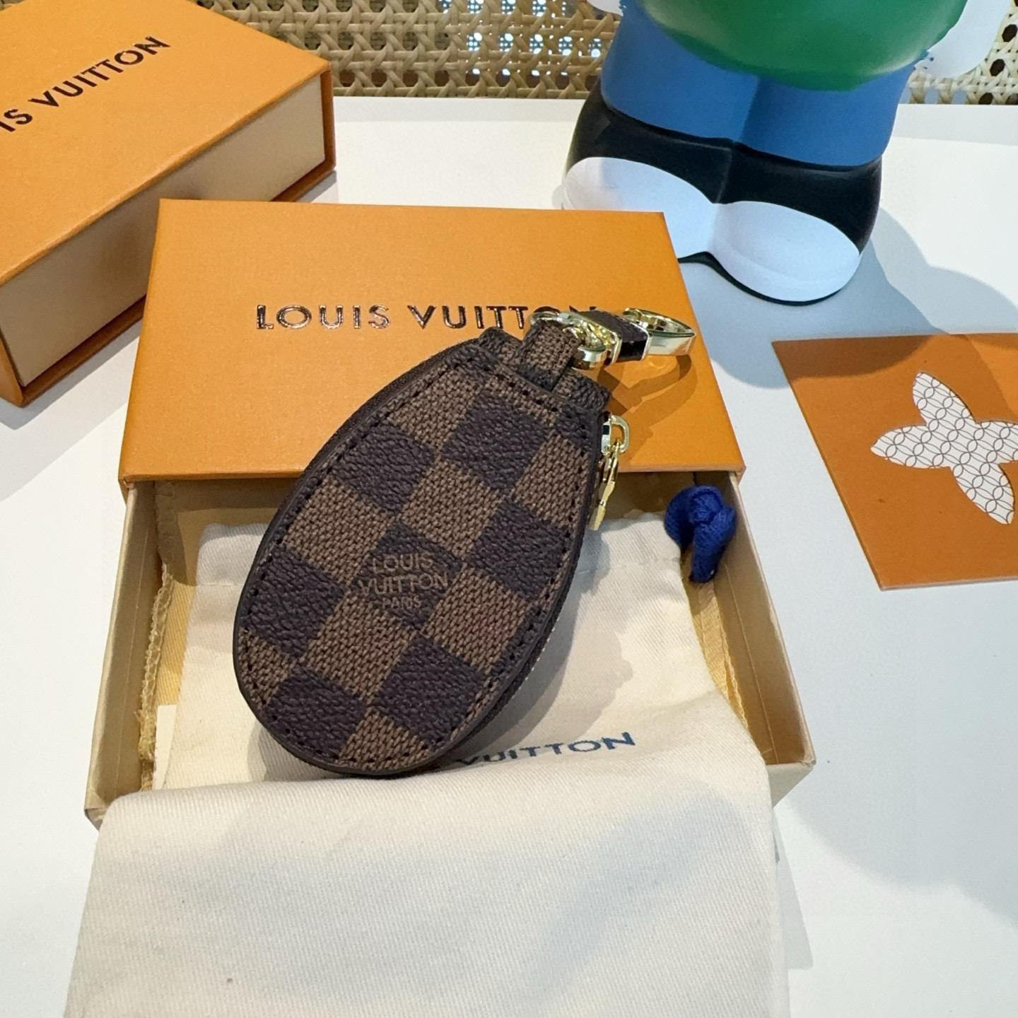 LOUIS VUITTON