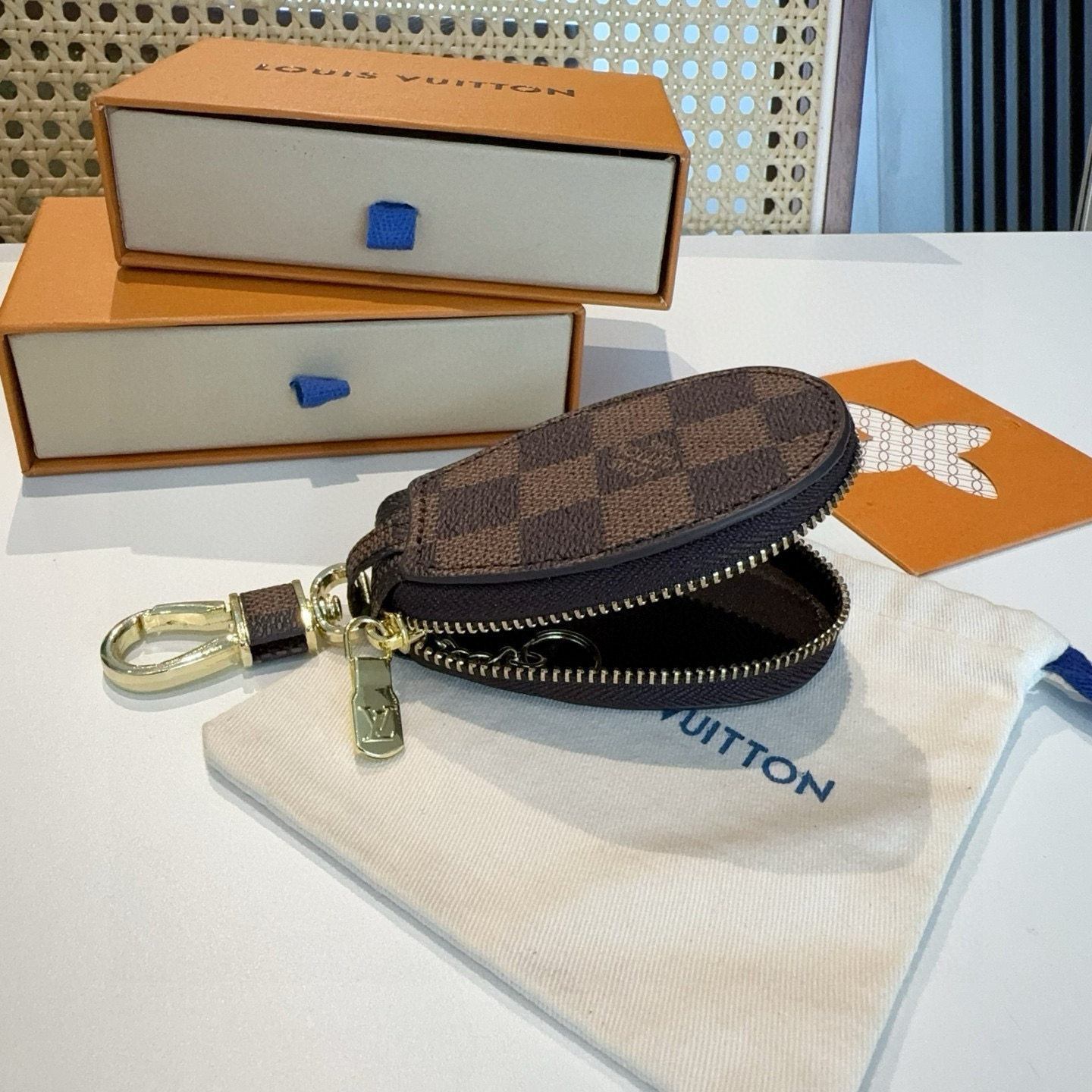 LOUIS VUITTON