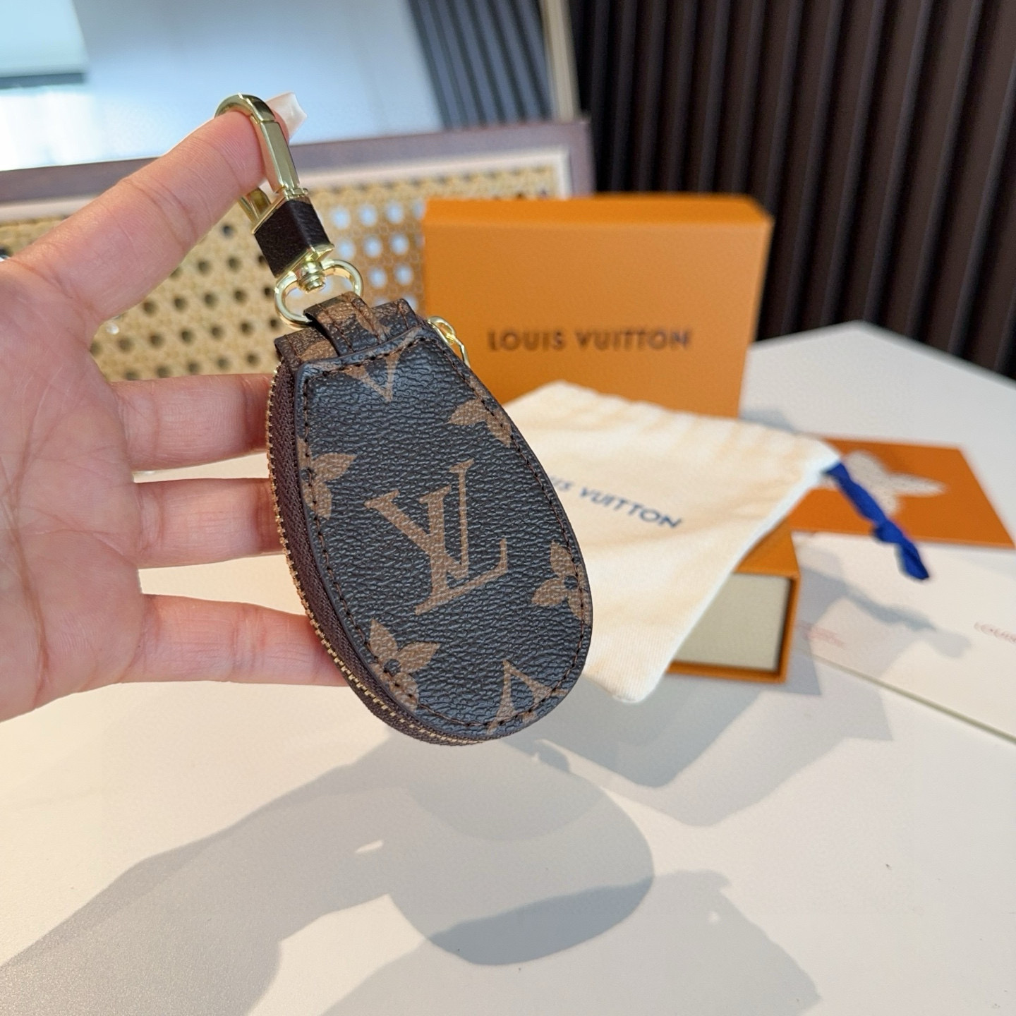 LOUIS VUITTON