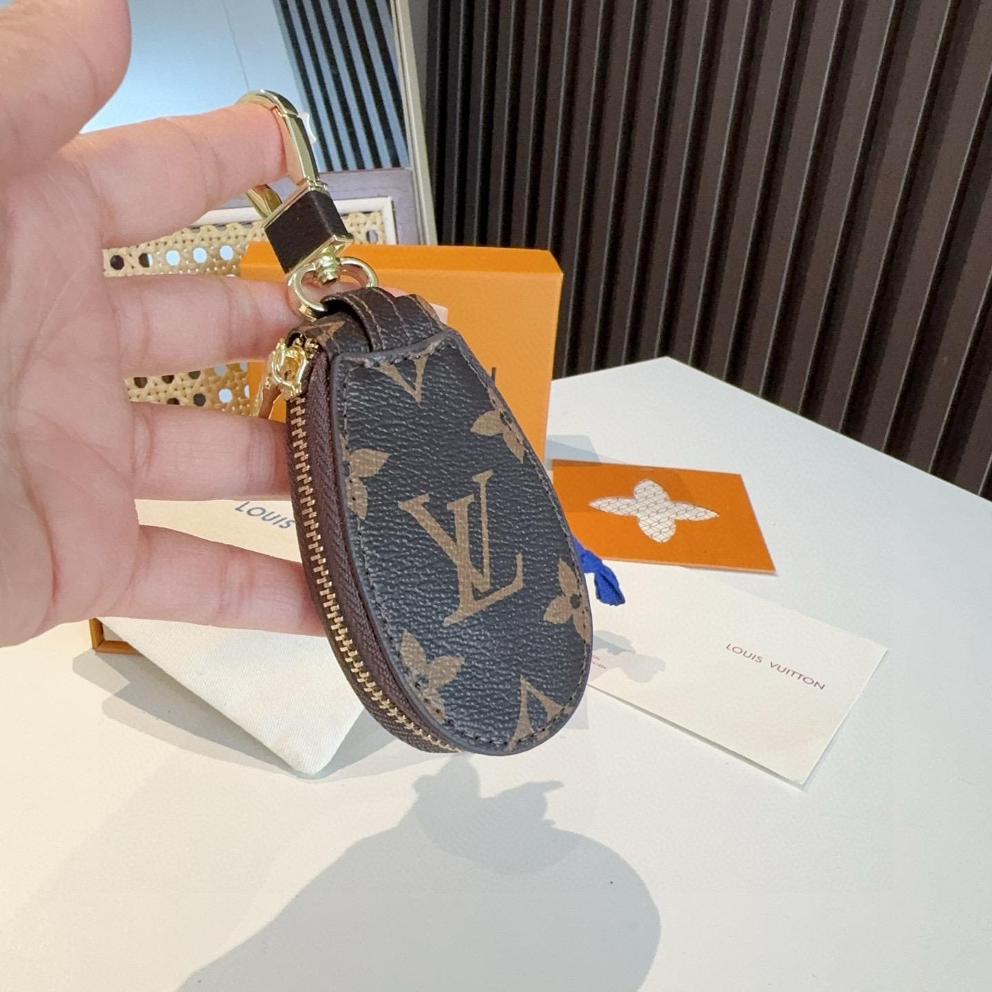 LOUIS VUITTON